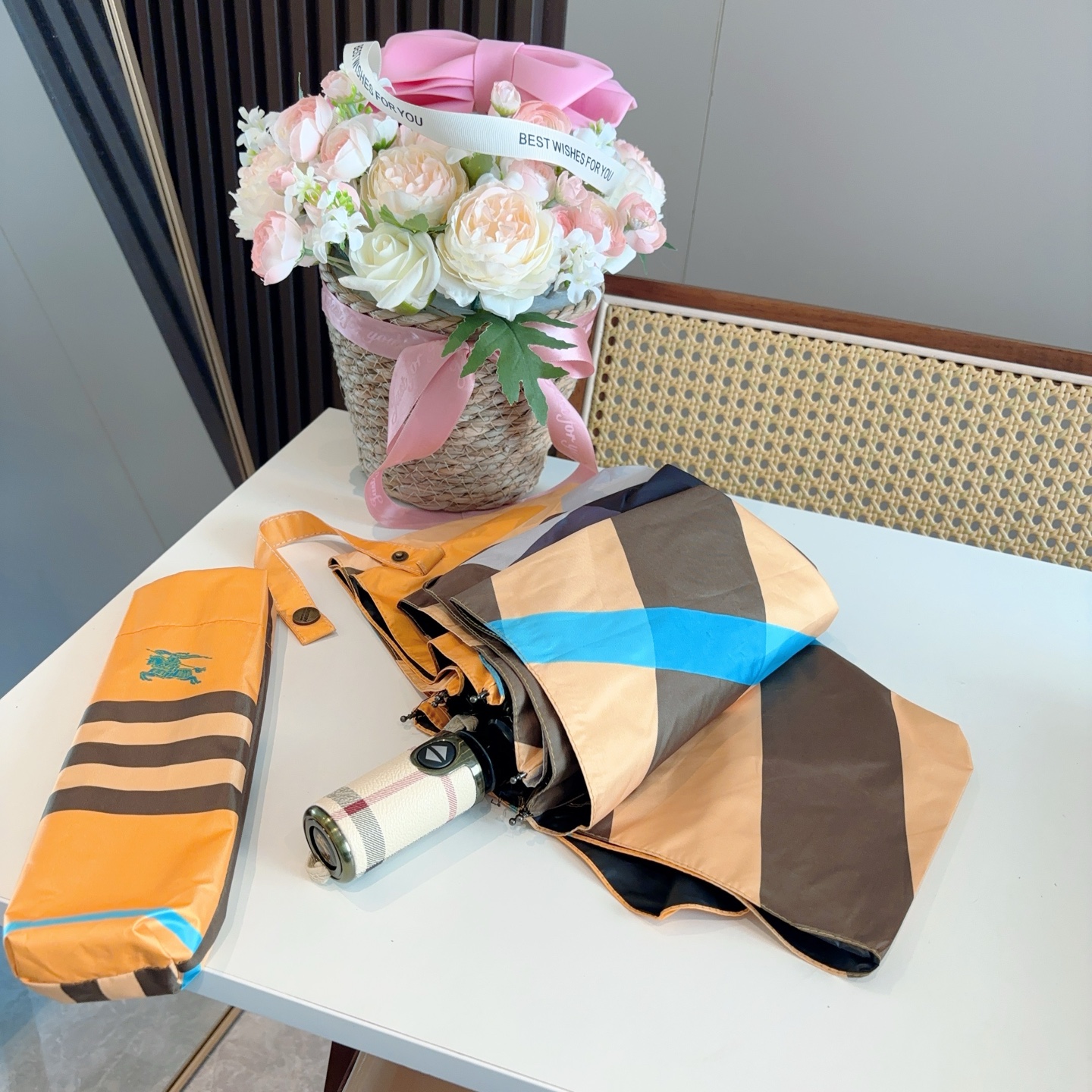  BURBERRY（巴宝莉） 三折自动折叠晴雨伞 年度巅峰之作 经典 高雅 时髦 这就是被称为英国BUR