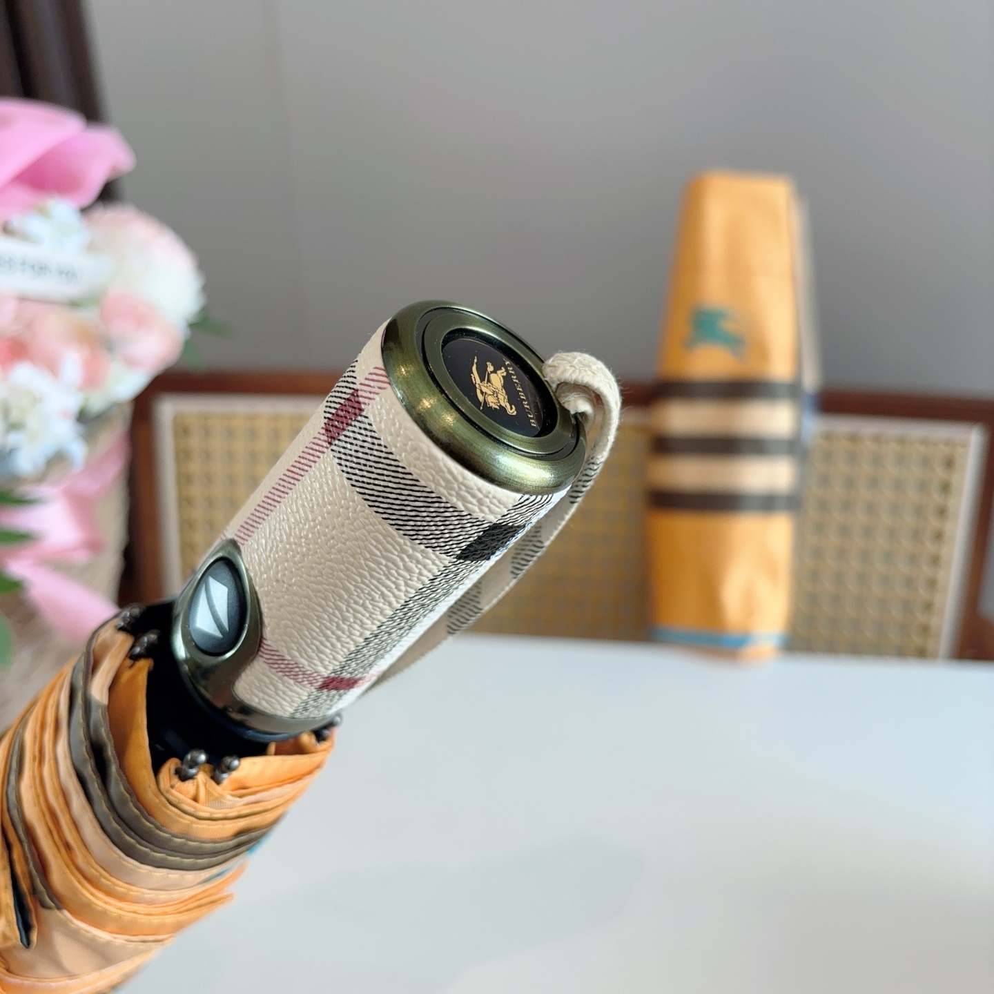 BURBERRY（巴宝莉） 三折自动折叠晴雨伞 年度巅峰之作 经典 高雅 时髦 这就是被称为英国BUR