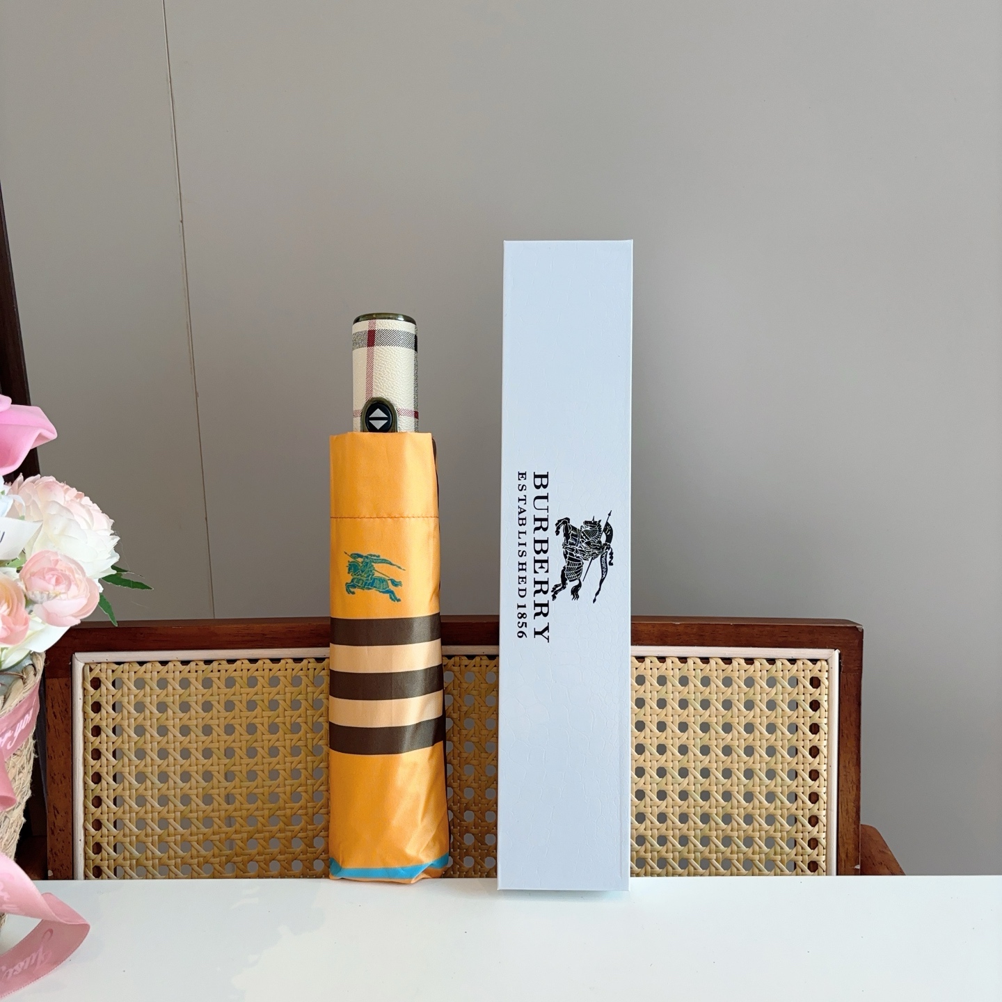  BURBERRY（巴宝莉） 三折自动折叠晴雨伞 年度巅峰之作 经典 高雅 时髦 这就是被称为英国BUR