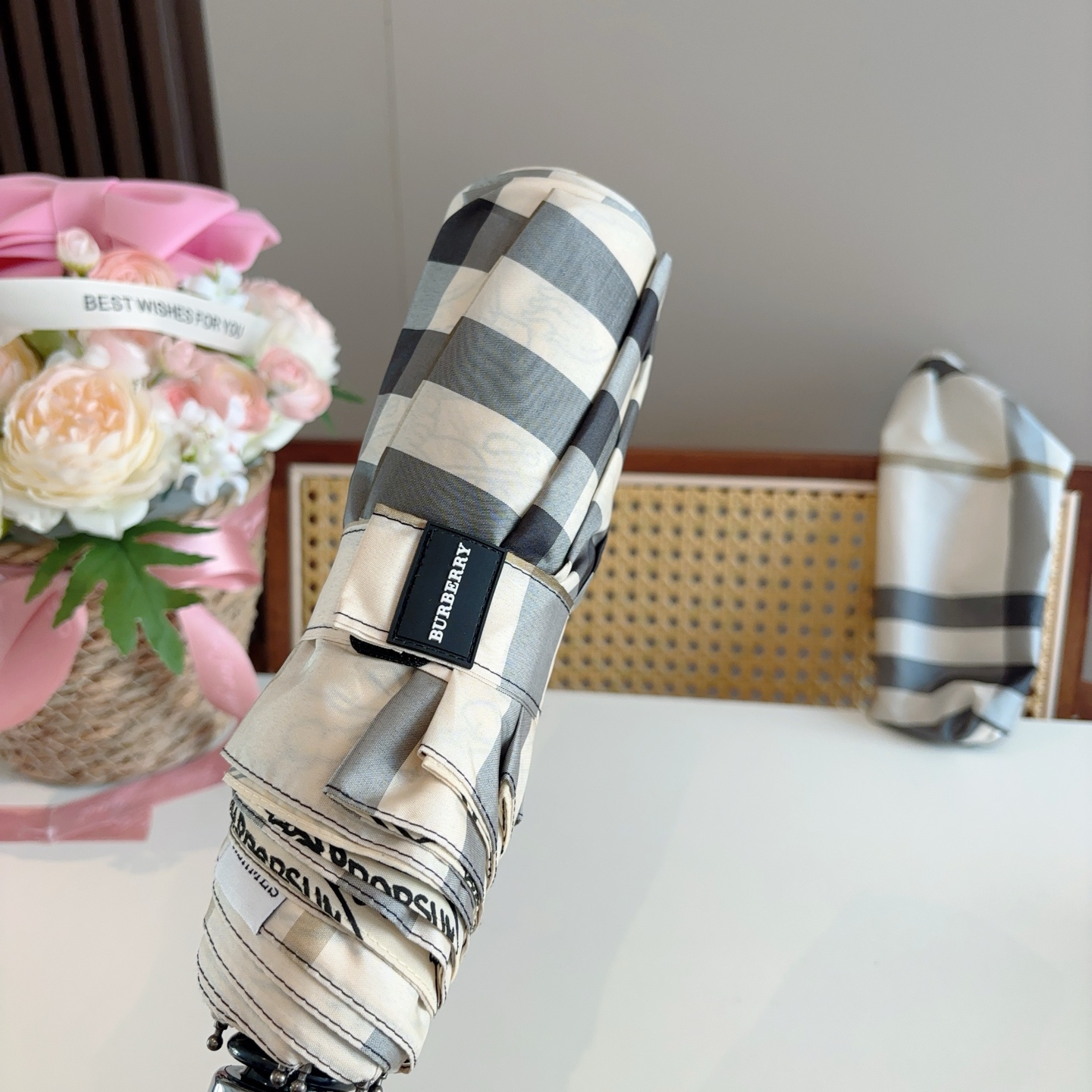  BURBERRY（巴宝莉） 三折自动折叠晴雨伞 年度巅峰之作 经典 高雅 时髦 这就是被称为英国BUR
