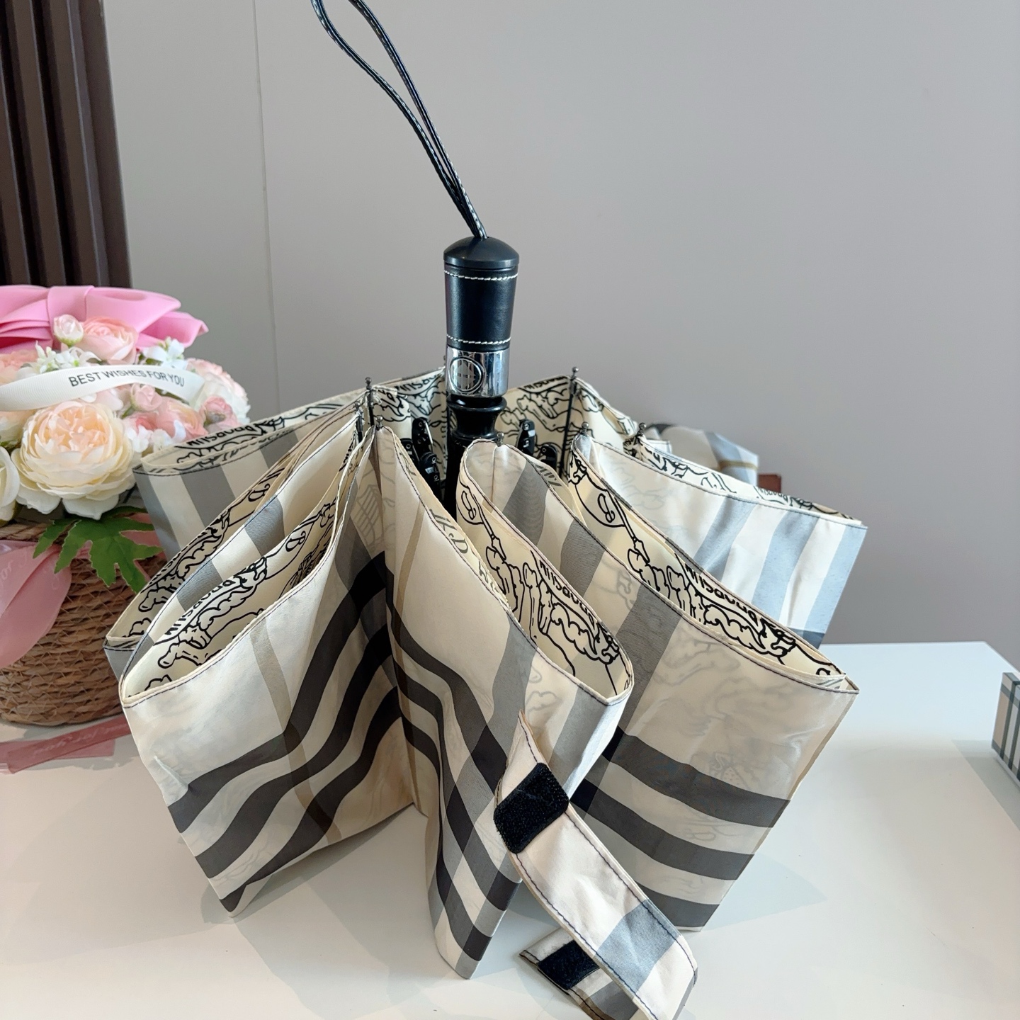 BURBERRY（巴宝莉） 三折自动折叠晴雨伞 年度巅峰之作 经典 高雅 时髦 这就是被称为英国BUR