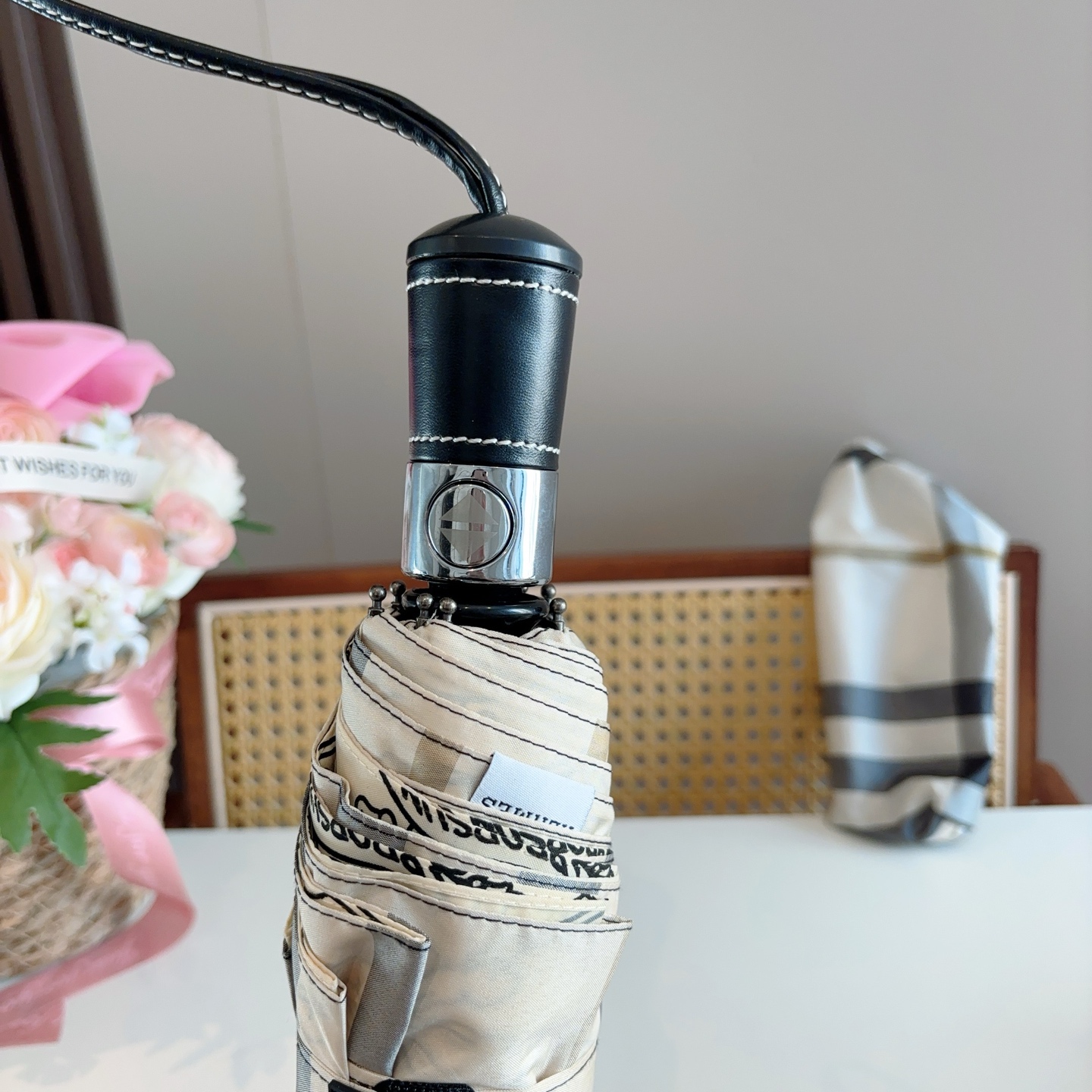  BURBERRY（巴宝莉） 三折自动折叠晴雨伞 年度巅峰之作 经典 高雅 时髦 这就是被称为英国BUR