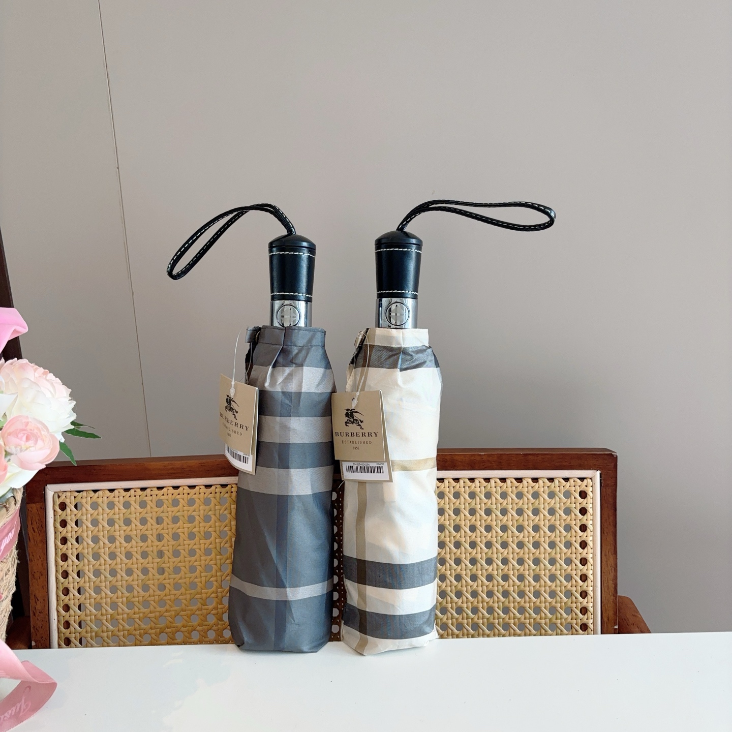  BURBERRY（巴宝莉） 三折自动折叠晴雨伞 年度巅峰之作 经典 高雅 时髦 这就是被称为英国BUR