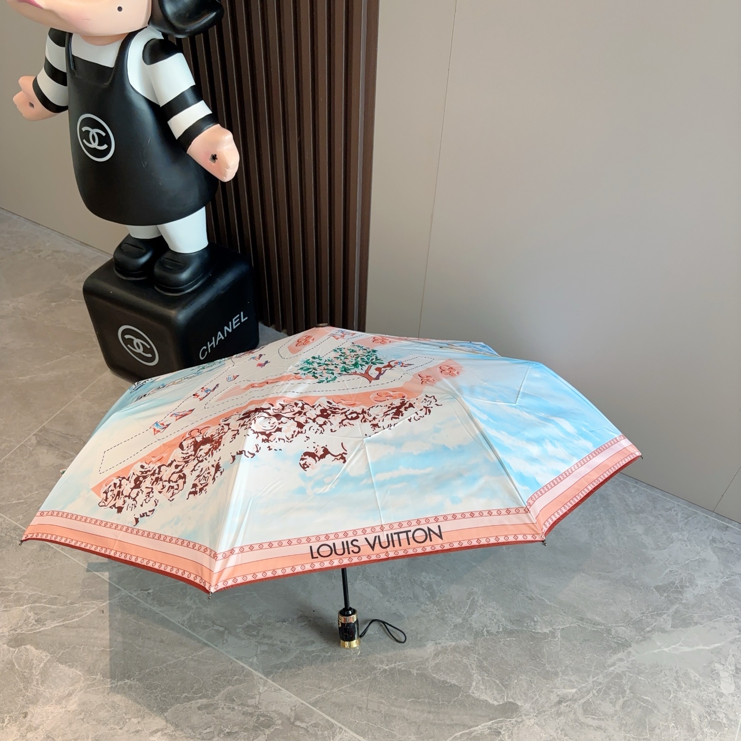LOUIS VUITTON （路易威登）提花 三折自动折叠晴雨伞 新涂层技术深色伞面 拥有令人惊喜的遮光