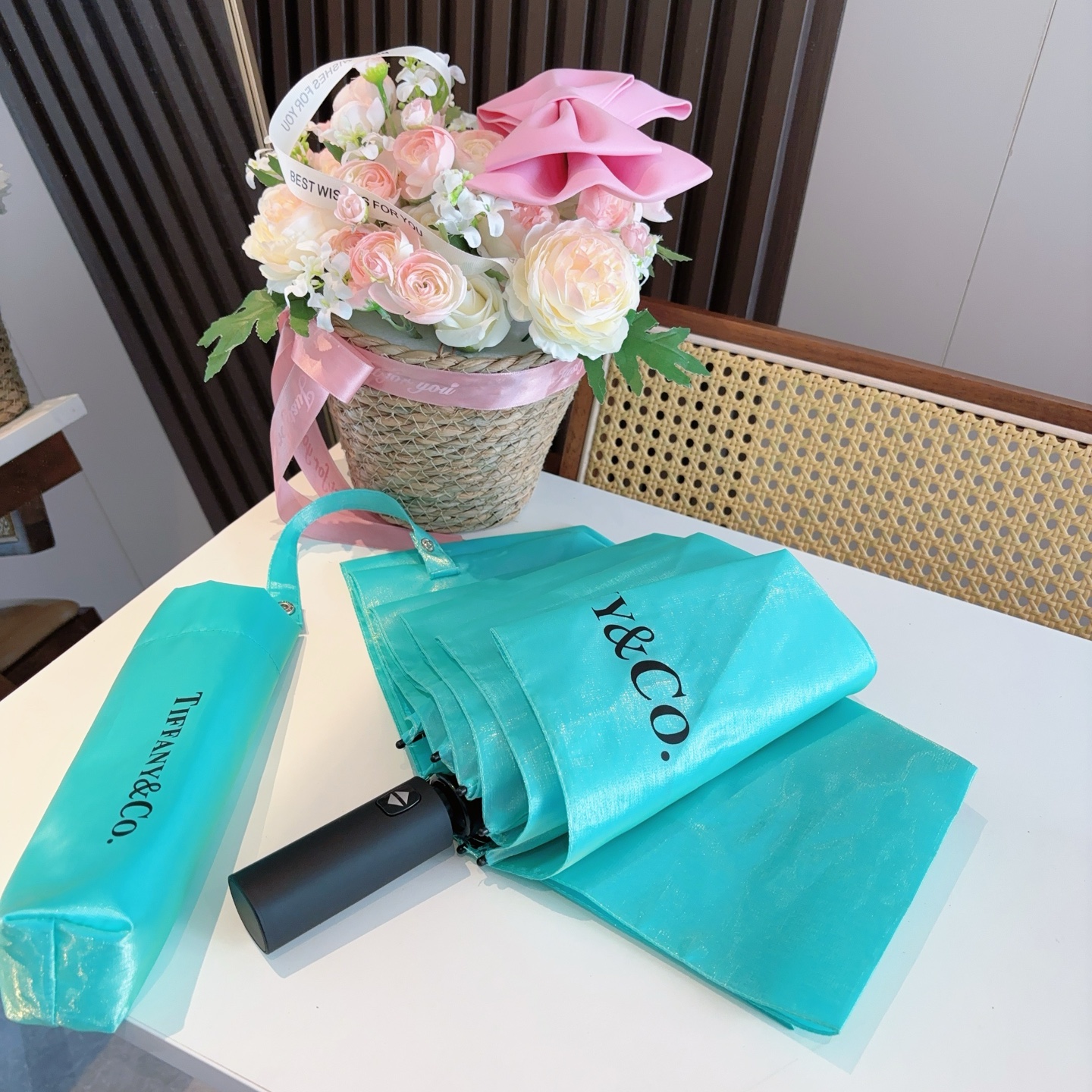  Tiffany蒂芙尼 闪金伞面 时尚独特、三折自动折叠晴雨伞 火爆来袭 夏日里的小清新 高效阻隔紫外线