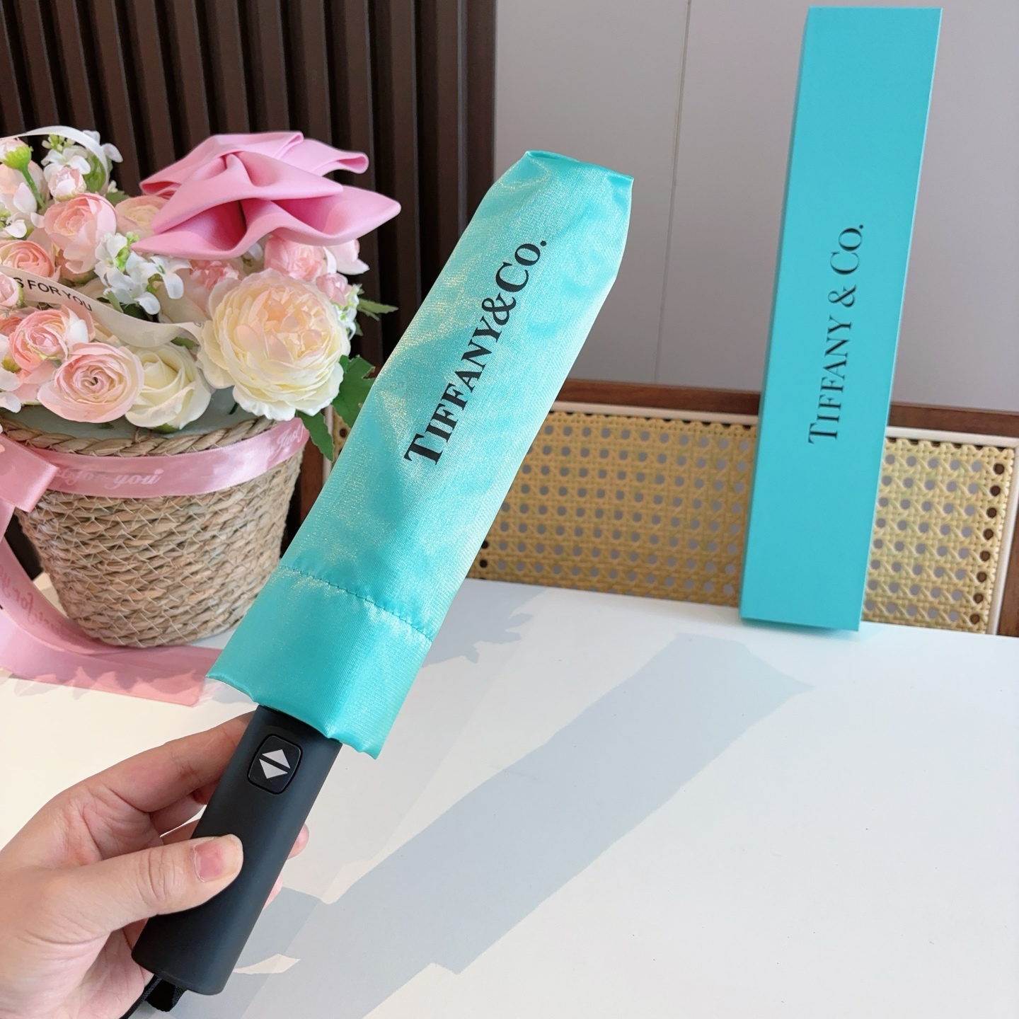  Tiffany蒂芙尼 闪金伞面 时尚独特、三折自动折叠晴雨伞 火爆来袭 夏日里的小清新 高效阻隔紫外线