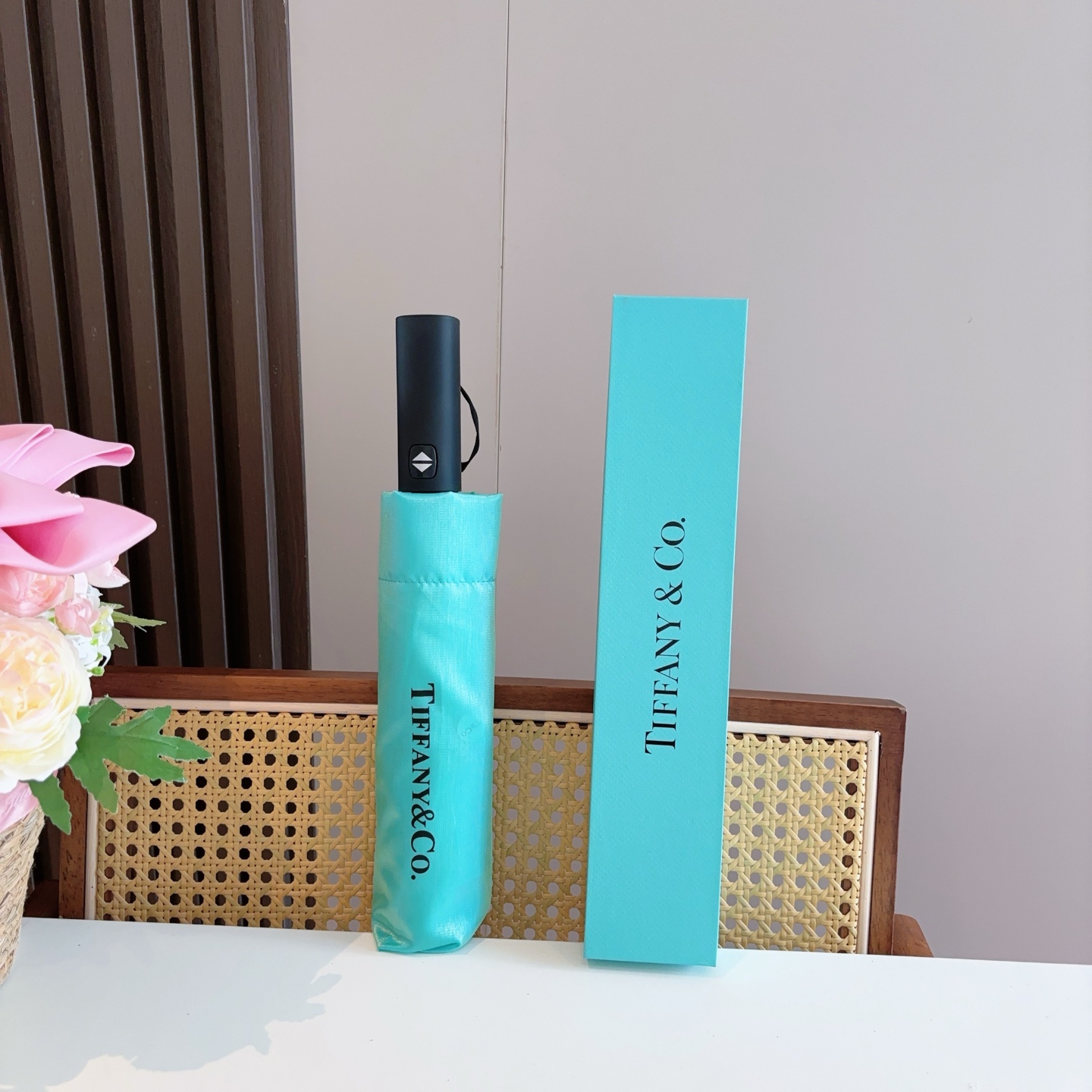  Tiffany蒂芙尼 闪金伞面 时尚独特、三折自动折叠晴雨伞 火爆来袭 夏日里的小清新 高效阻隔紫外线