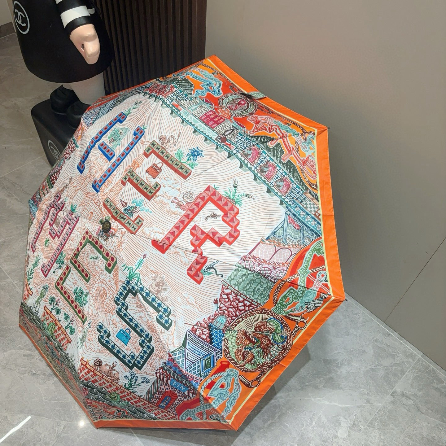 爱马仕（Hermès）   新款 极品H家三折自动伞重磅呈现 以其精湛的工艺技术和源源不断的想像力 新涂