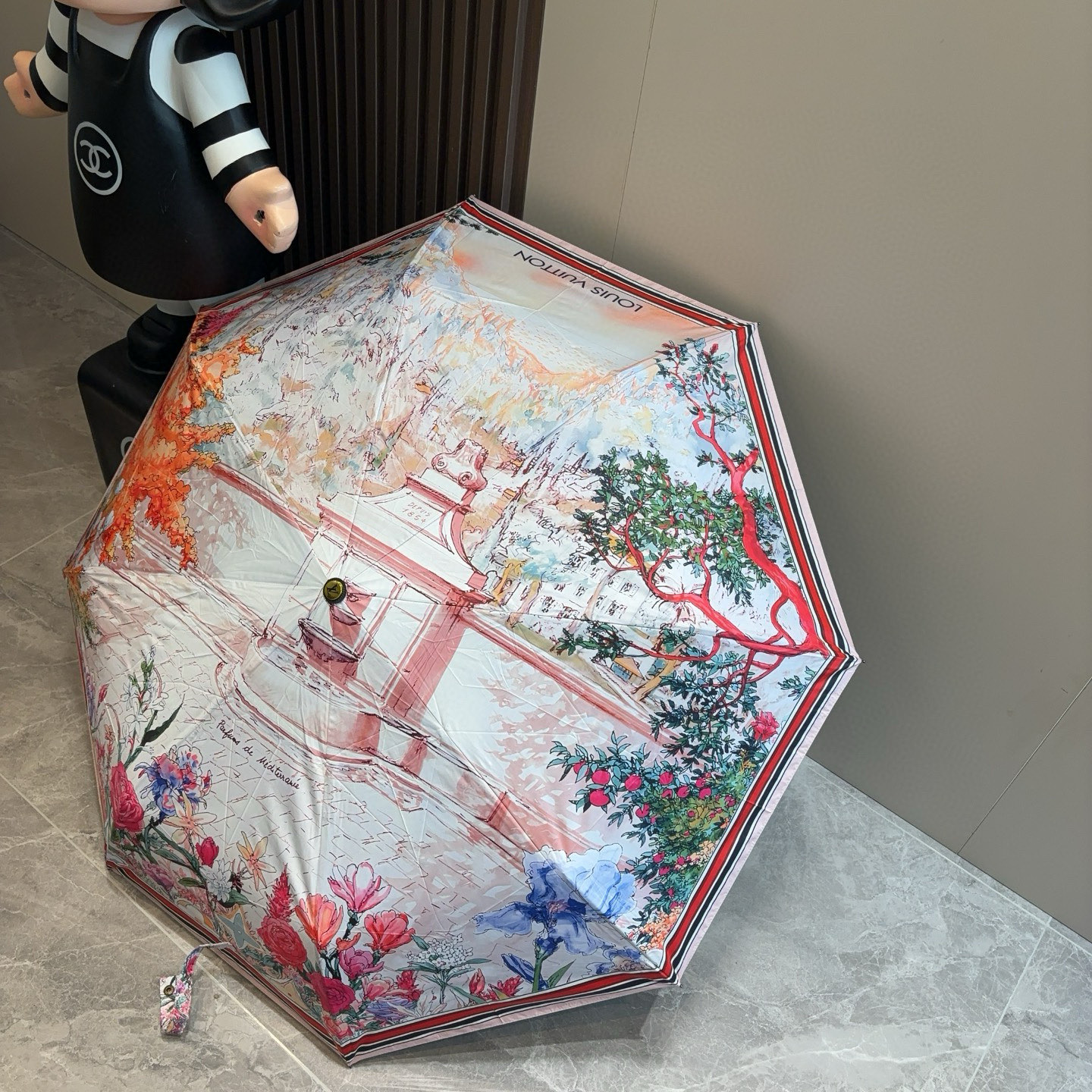 LOUIS VUITTON （路易威登）新款 三折自动折叠晴雨伞 新涂层技术深色伞面 拥有令人惊喜的遮光