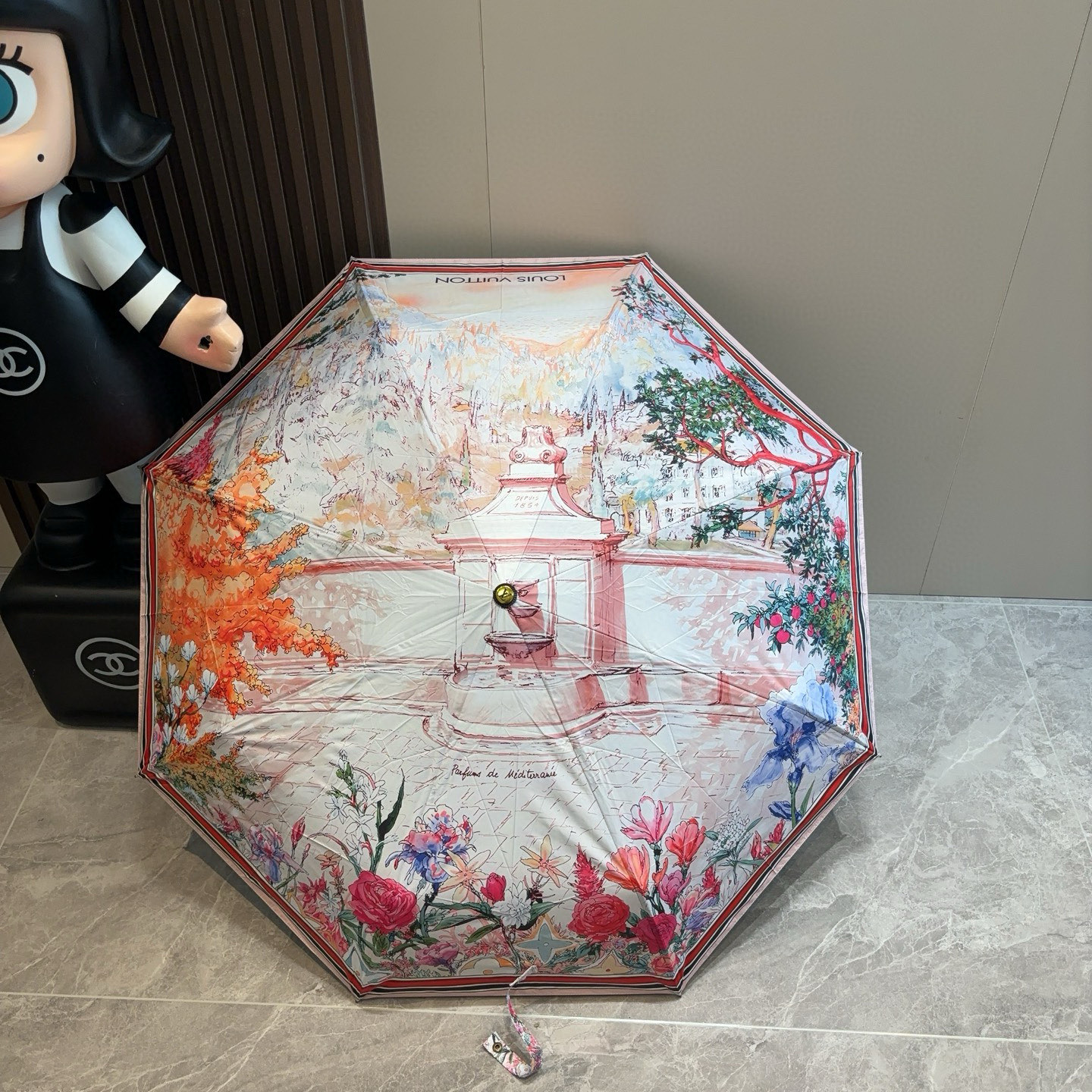 LOUIS VUITTON （路易威登）新款 三折自动折叠晴雨伞 新涂层技术深色伞面 拥有令人惊喜的遮光