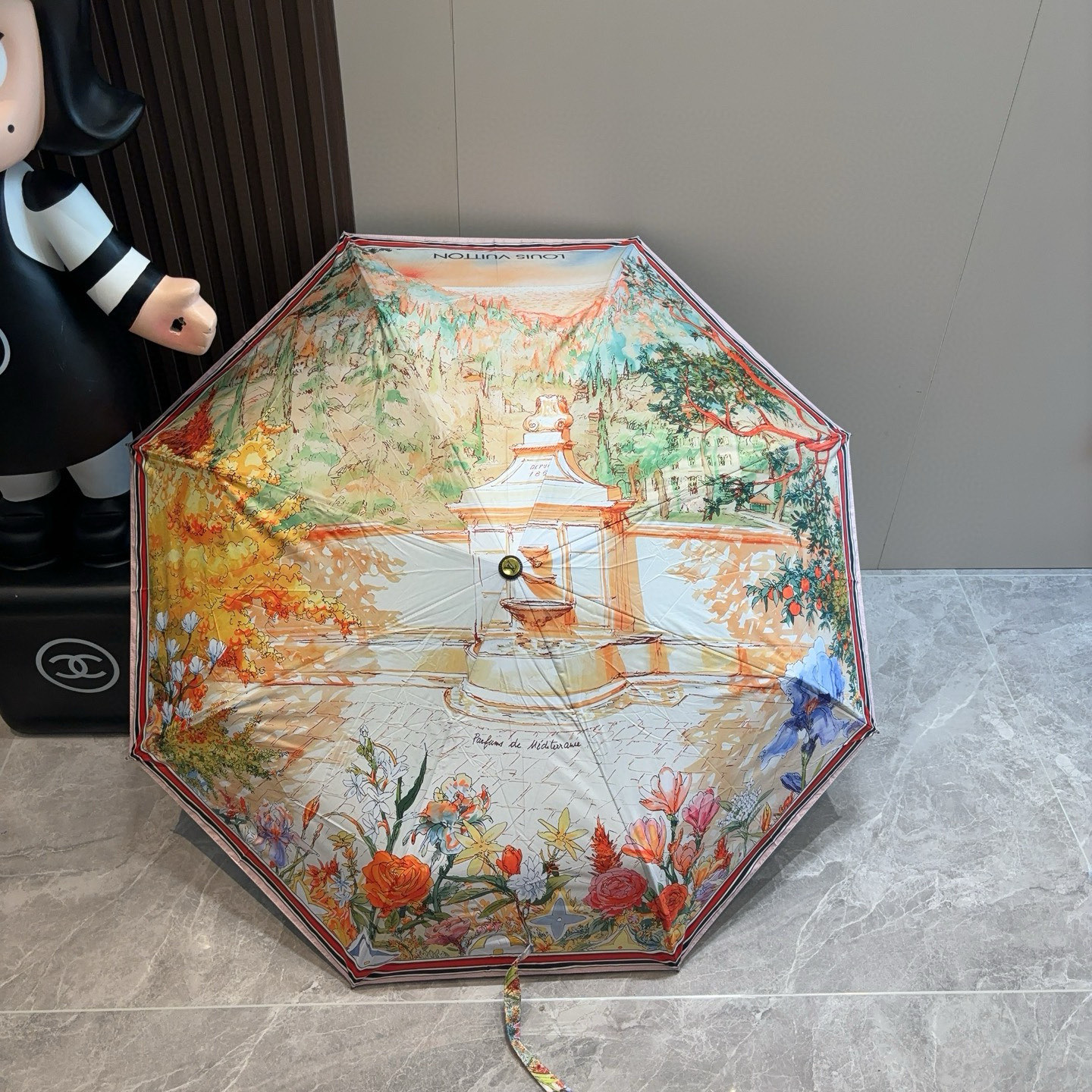 LOUIS VUITTON （路易威登）新款 三折自动折叠晴雨伞 新涂层技术深色伞面 拥有令人惊喜的遮光