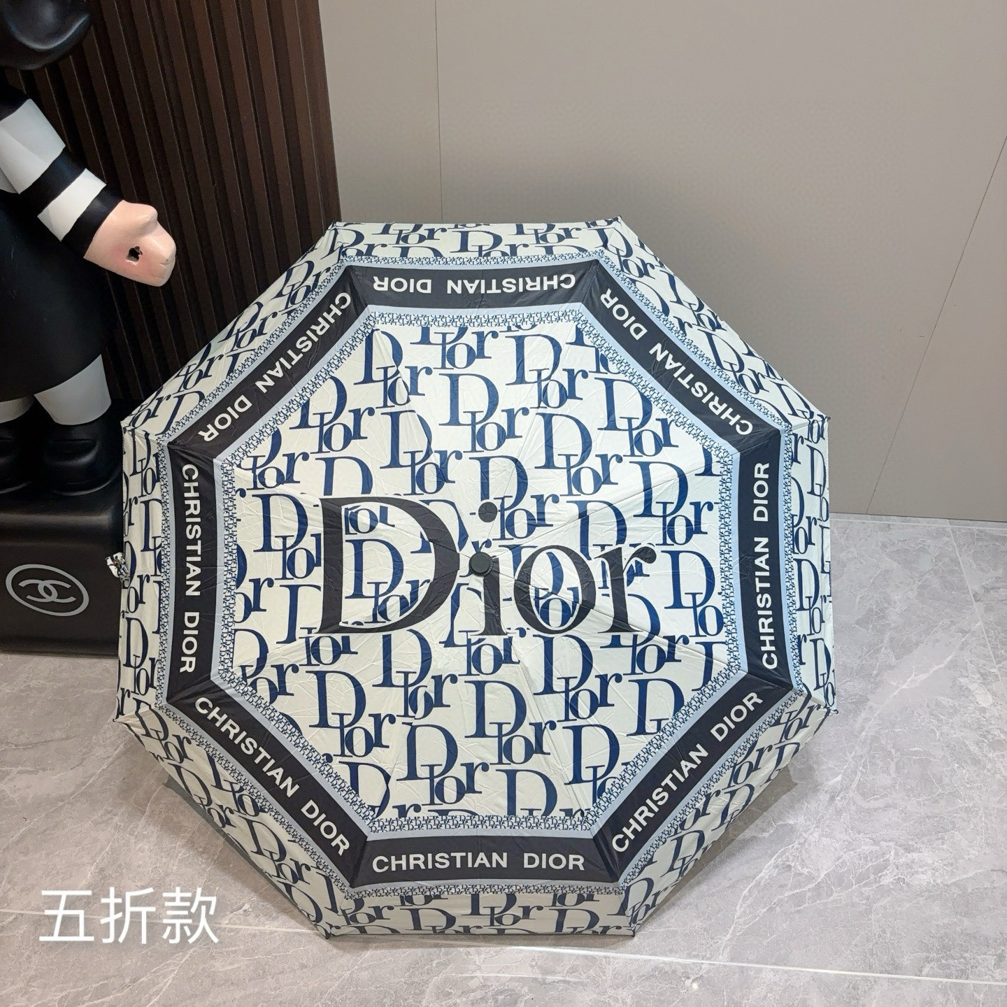  DIOR （迪奥） 五折手开折叠伞 超轻口袋 仅18cm  热卖款 时尚指数爆表 无论晴天雨天使用都相