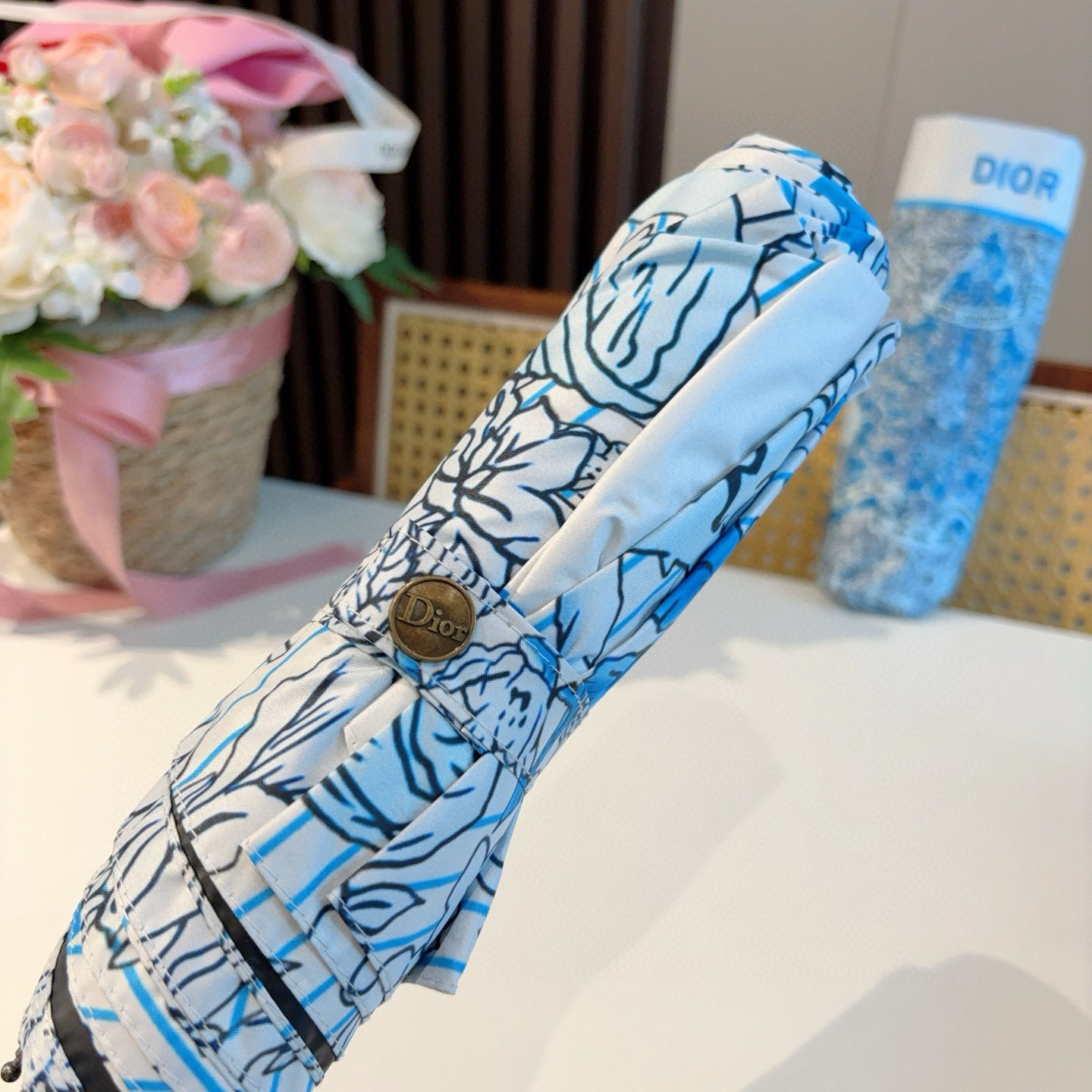  DIOR（迪奥）三折自动折叠晴雨伞  时尚原单代工品质 细节精致 看得见的品质 打破一成不变 色泽纯正