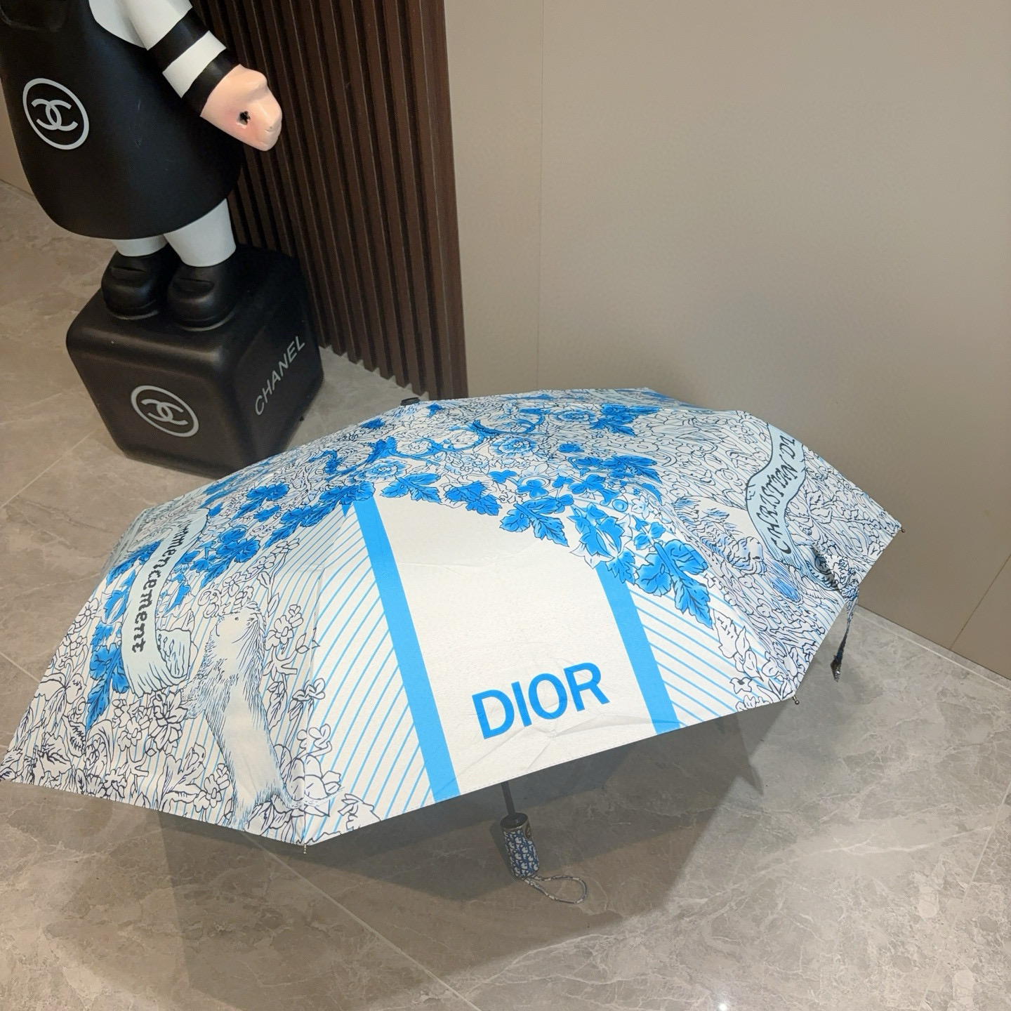 DIOR（迪奥）三折自动折叠晴雨伞  时尚原单代工品质 细节精致 看得见的品质 打破一成不变 色泽纯正