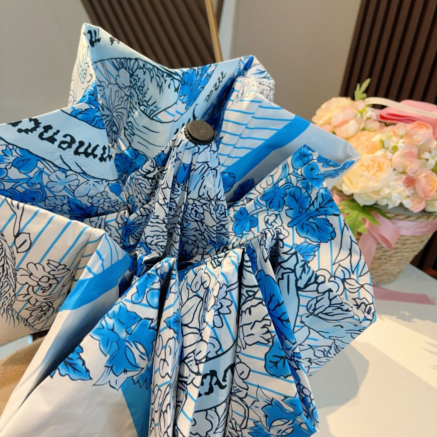  DIOR（迪奥）三折自动折叠晴雨伞  时尚原单代工品质 细节精致 看得见的品质 打破一成不变 色泽纯正