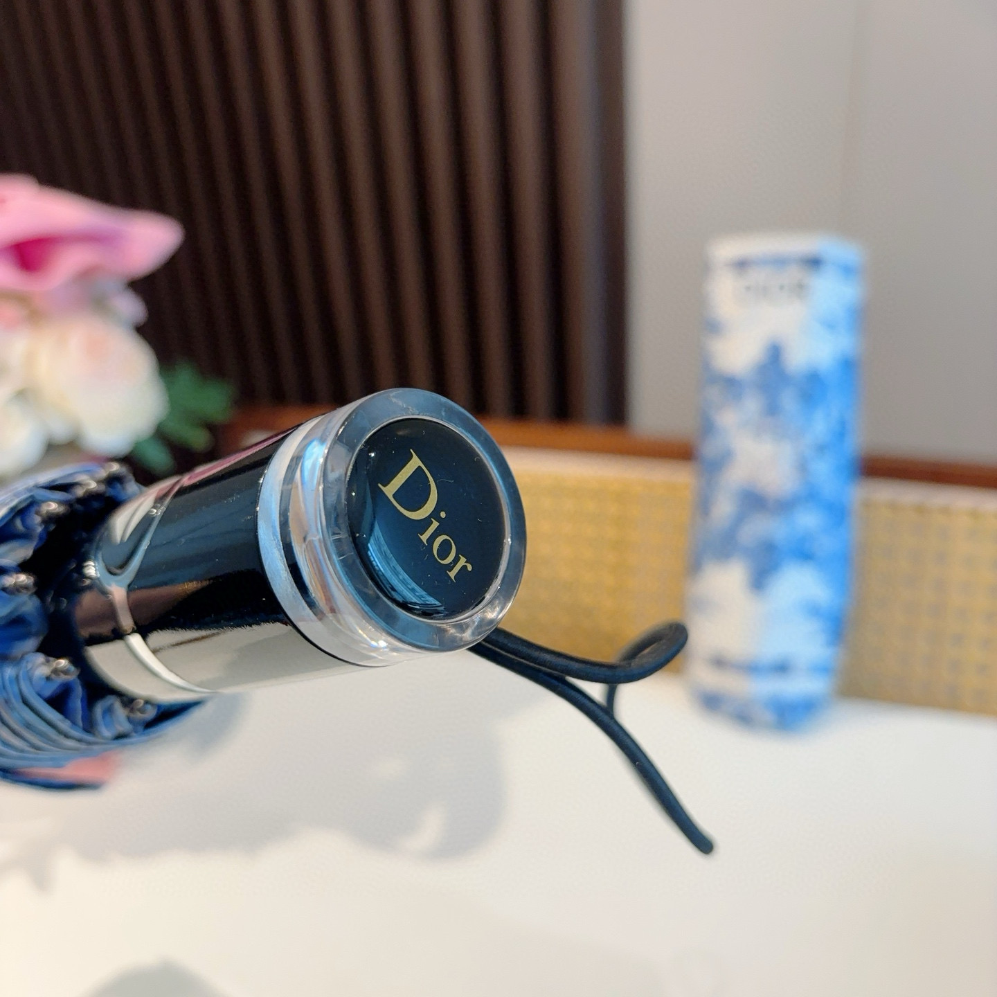  DIOR（迪奥）三折自动折叠晴雨伞  时尚原单代工品质 细节精致 看得见的品质 打破一成不变 色泽纯正
