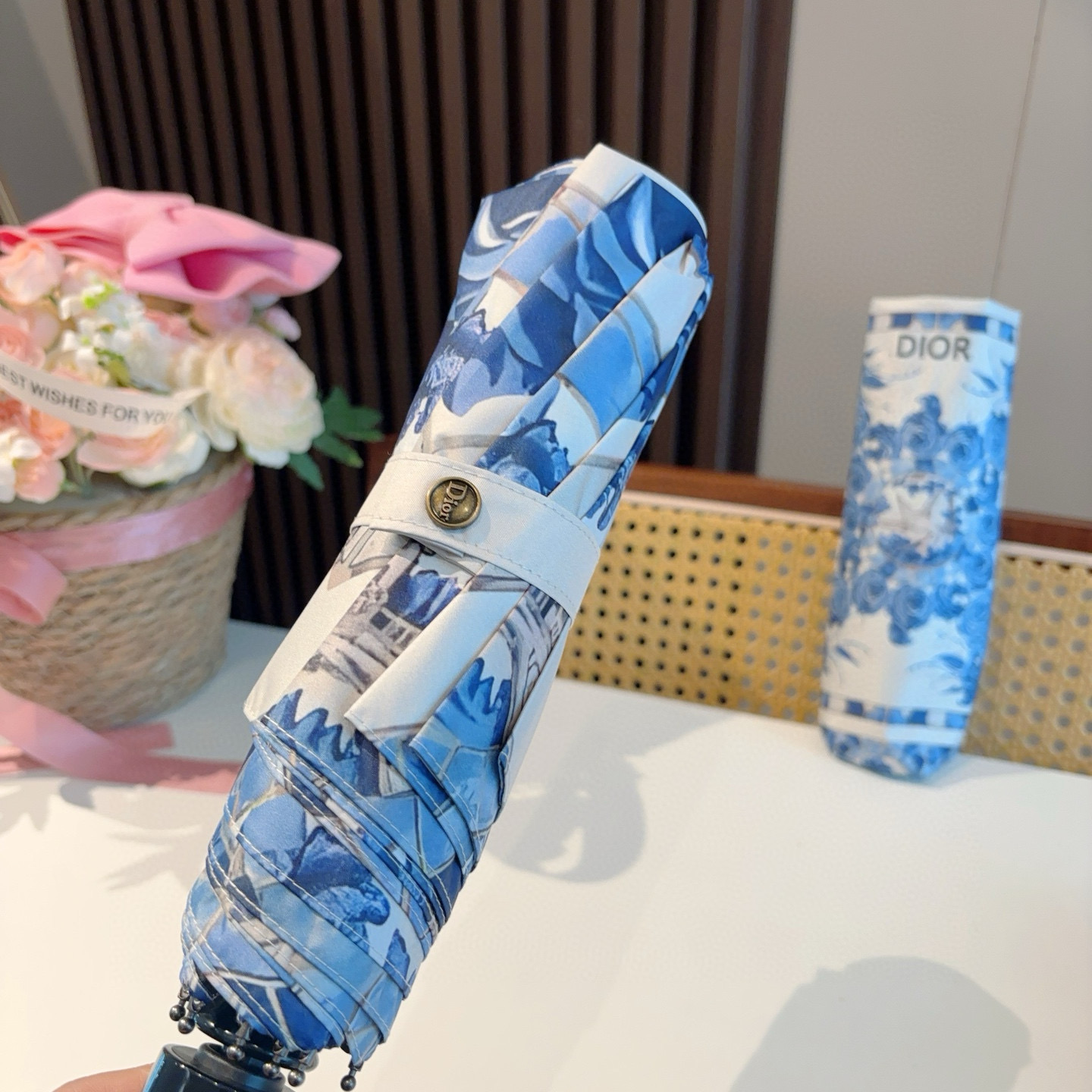  DIOR（迪奥）三折自动折叠晴雨伞  时尚原单代工品质 细节精致 看得见的品质 打破一成不变 色泽纯正