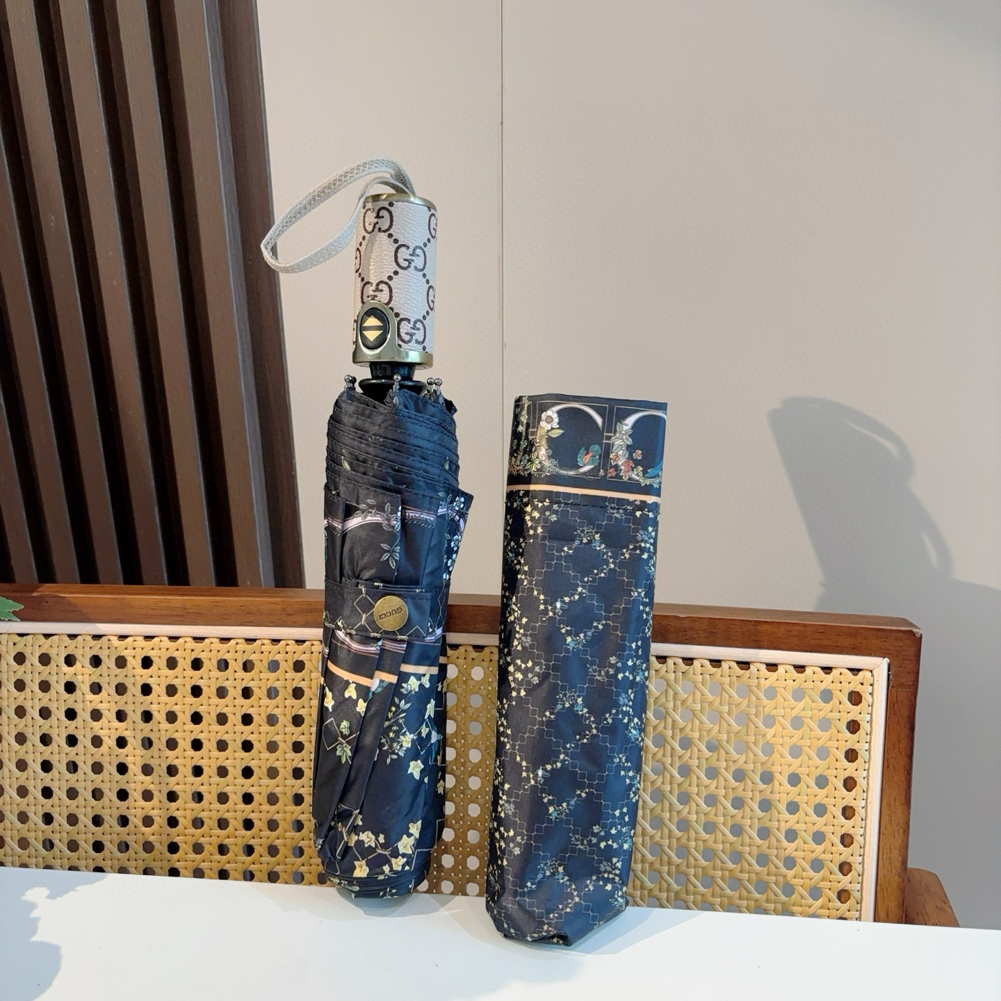  GUCCI古奇 三折自动折叠晴雨伞  时尚原单代工品质 细节精致 看得见的品质 打破一成不变 色泽纯正