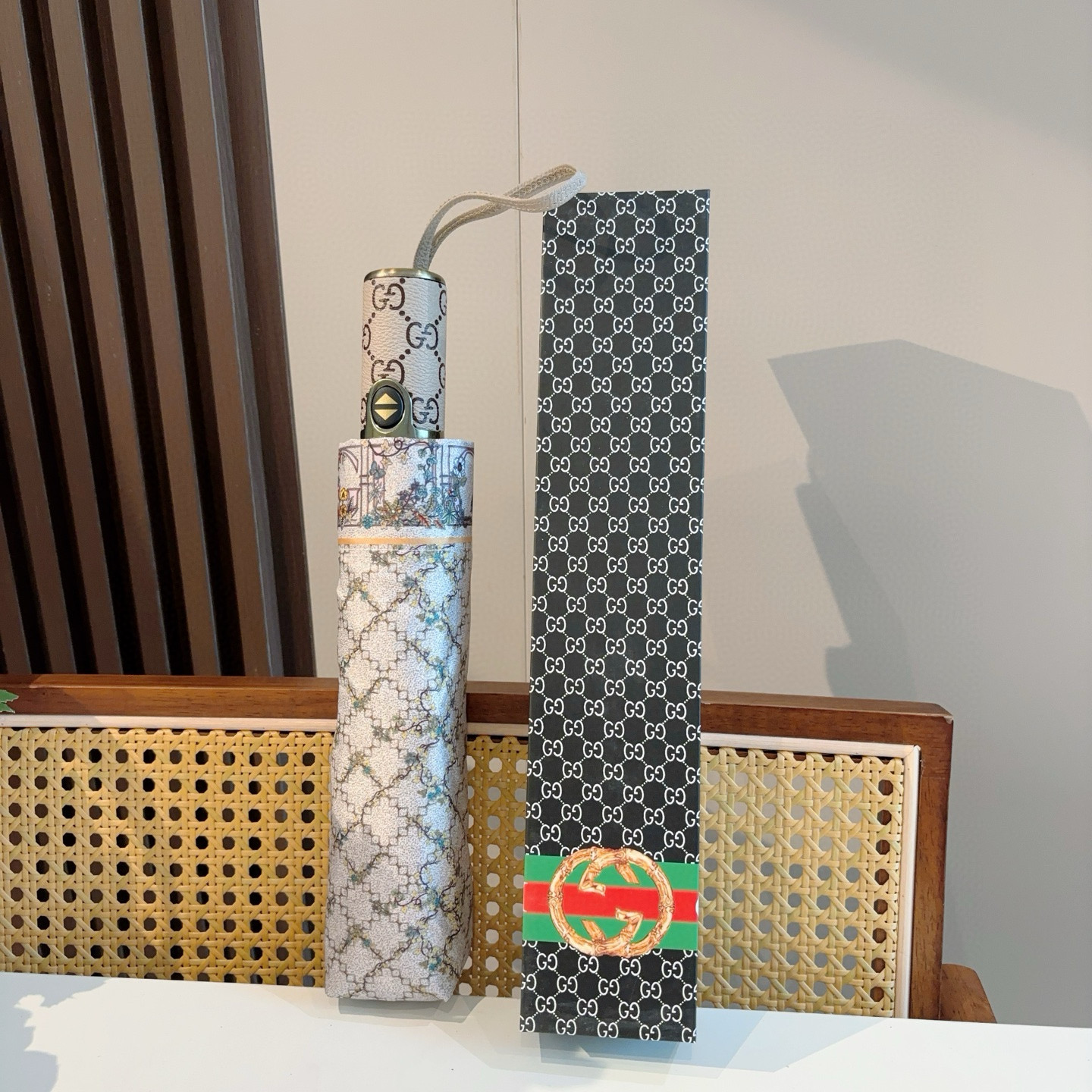  GUCCI古奇 三折自动折叠晴雨伞  时尚原单代工品质 细节精致 看得见的品质 打破一成不变 色泽纯正