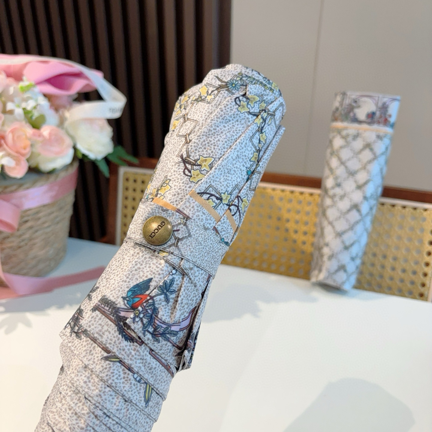  GUCCI古奇 三折自动折叠晴雨伞  时尚原单代工品质 细节精致 看得见的品质 打破一成不变 色泽纯正