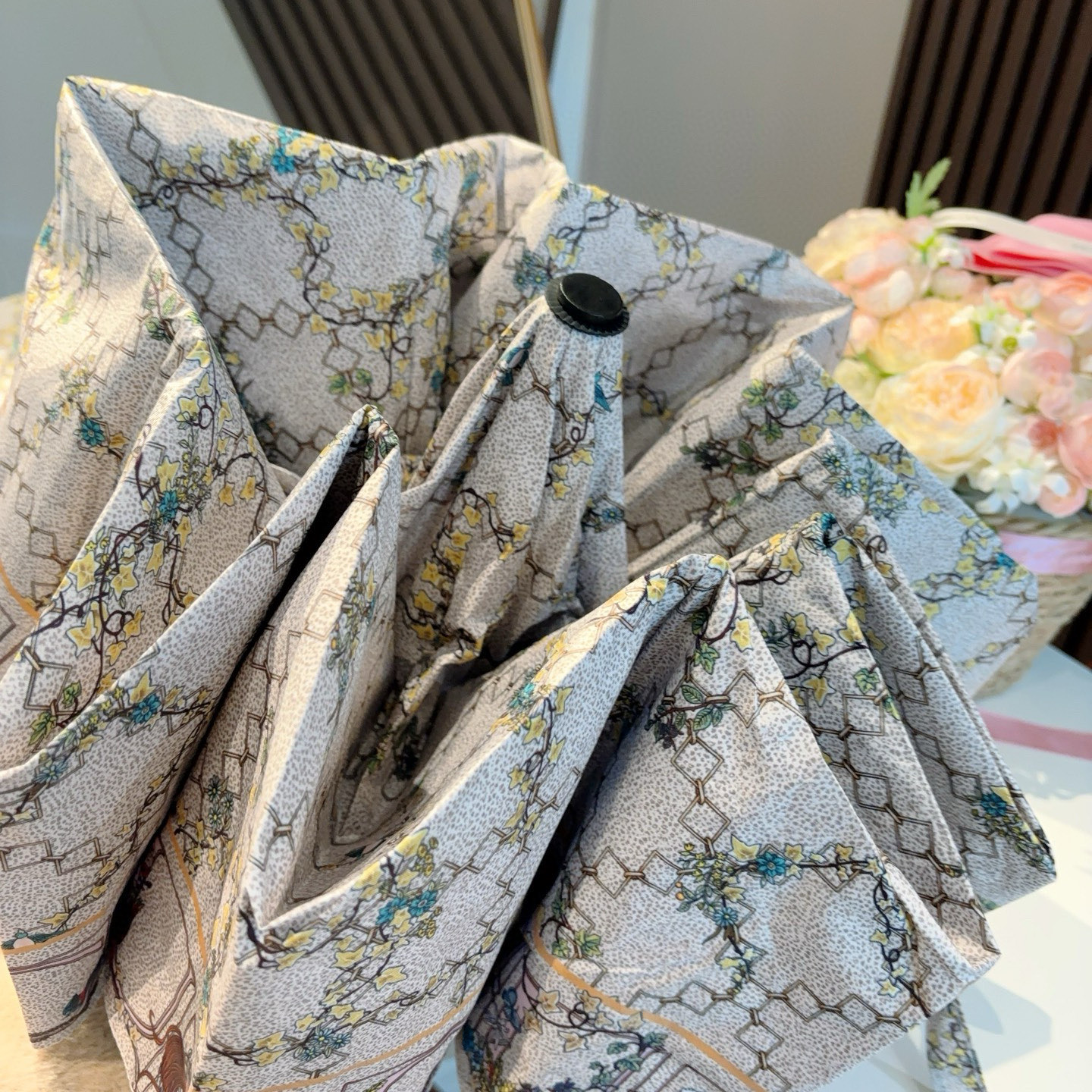  GUCCI古奇 三折自动折叠晴雨伞  时尚原单代工品质 细节精致 看得见的品质 打破一成不变 色泽纯正