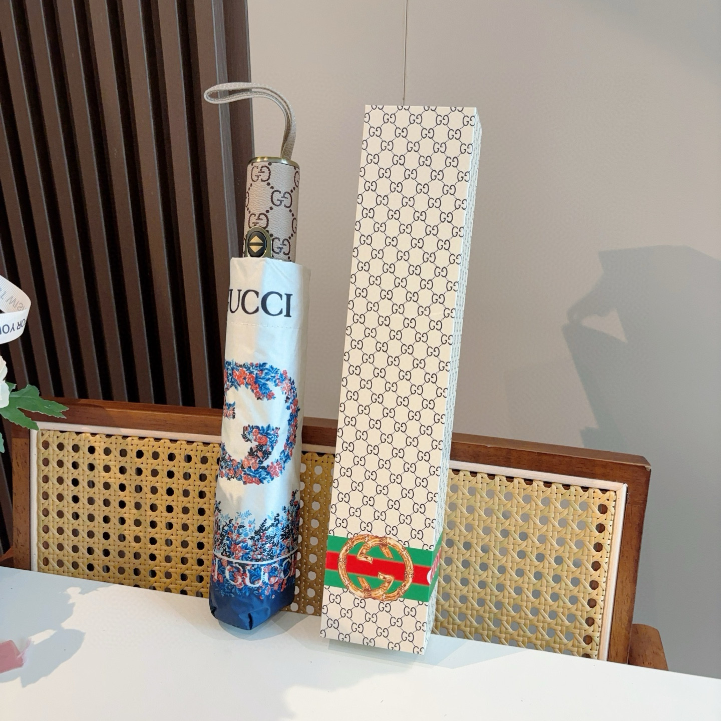  GUCCI古奇 三折自动折叠晴雨伞  时尚原单代工品质 细节精致 看得见的品质 打破一成不变 色泽纯正