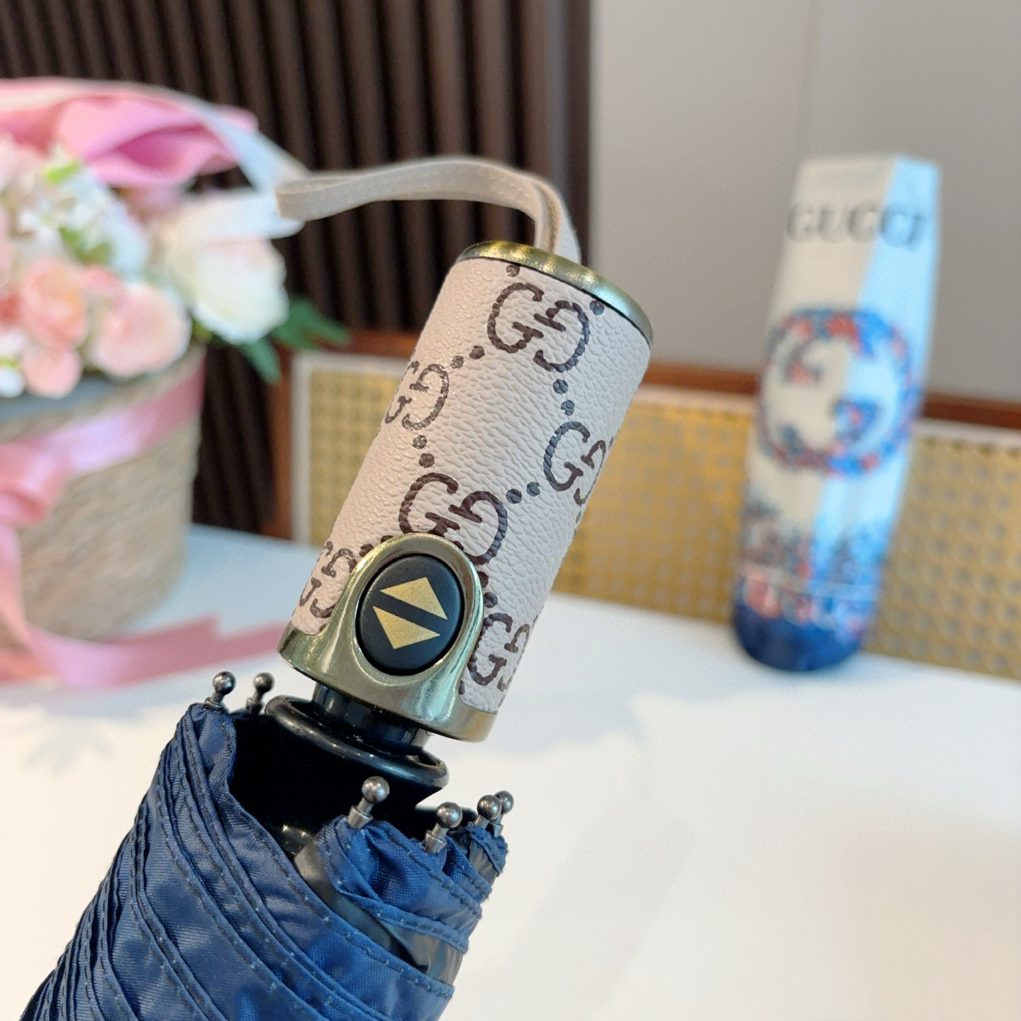 GUCCI古奇 三折自动折叠晴雨伞  时尚原单代工品质 细节精致 看得见的品质 打破一成不变 色泽纯正
