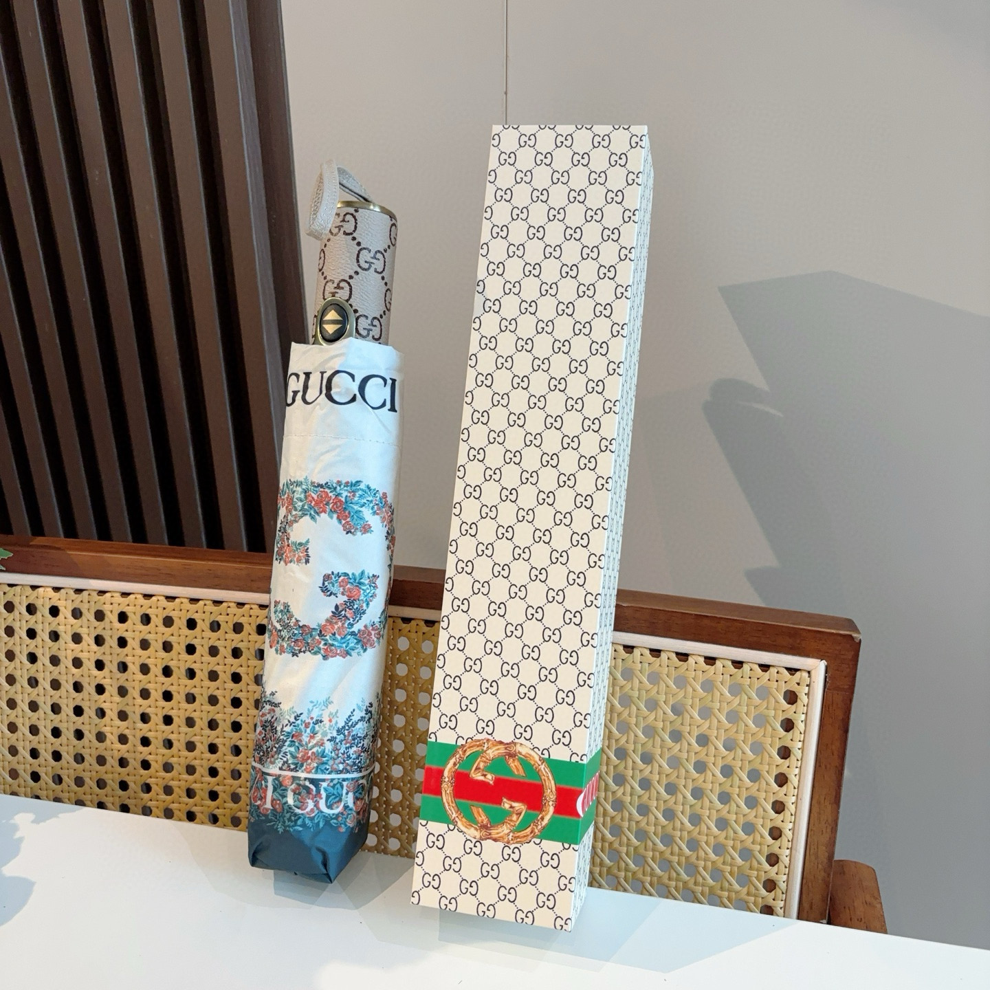  GUCCI古奇 三折自动折叠晴雨伞  时尚原单代工品质 细节精致 看得见的品质 打破一成不变 色泽纯正