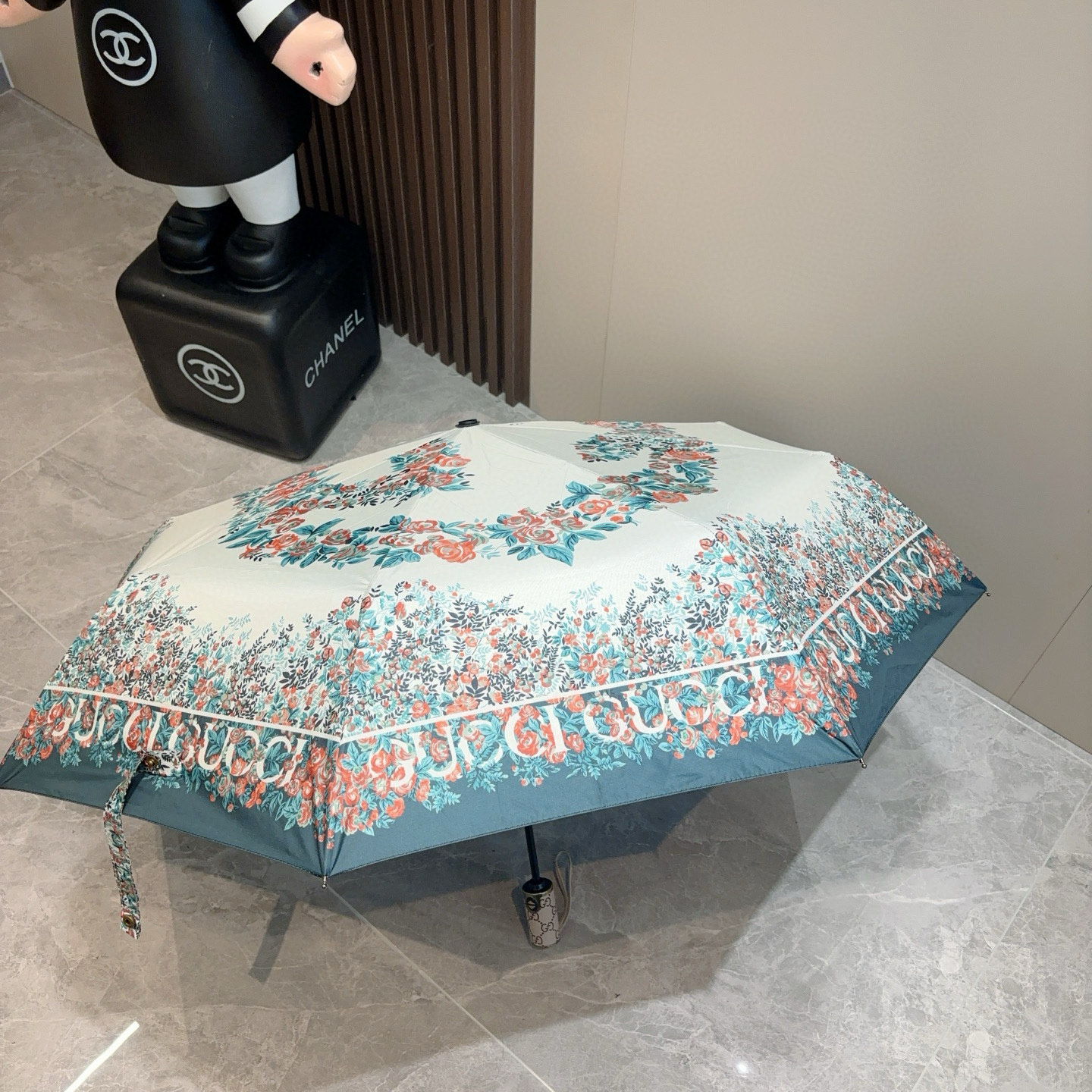  GUCCI古奇 三折自动折叠晴雨伞  时尚原单代工品质 细节精致 看得见的品质 打破一成不变 色泽纯正