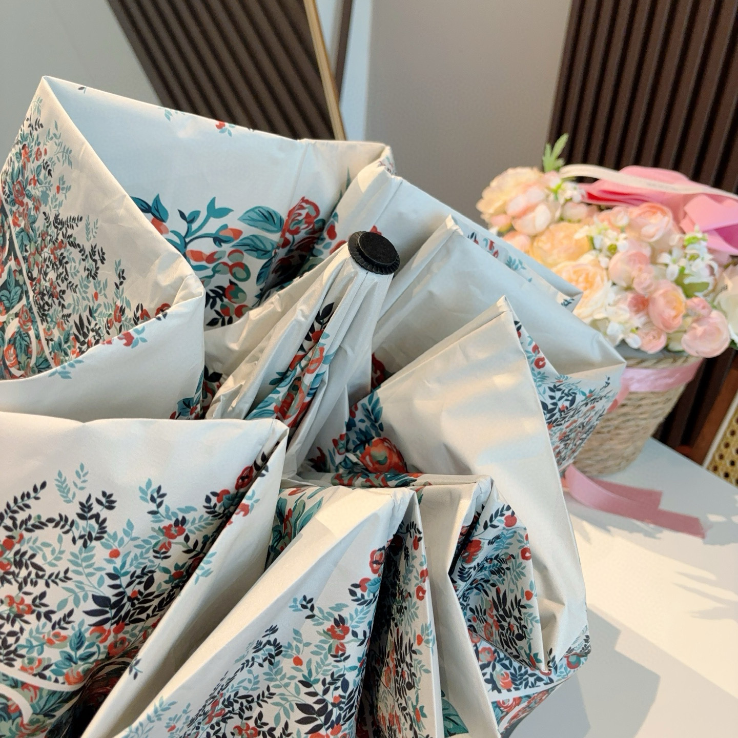  GUCCI古奇 三折自动折叠晴雨伞  时尚原单代工品质 细节精致 看得见的品质 打破一成不变 色泽纯正