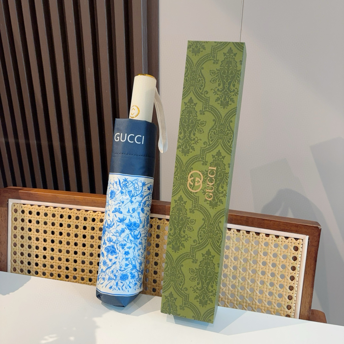  GUCCI古奇 三折自动折叠晴雨伞  时尚原单代工品质 细节精致 看得见的品质 打破一成不变 色泽纯正