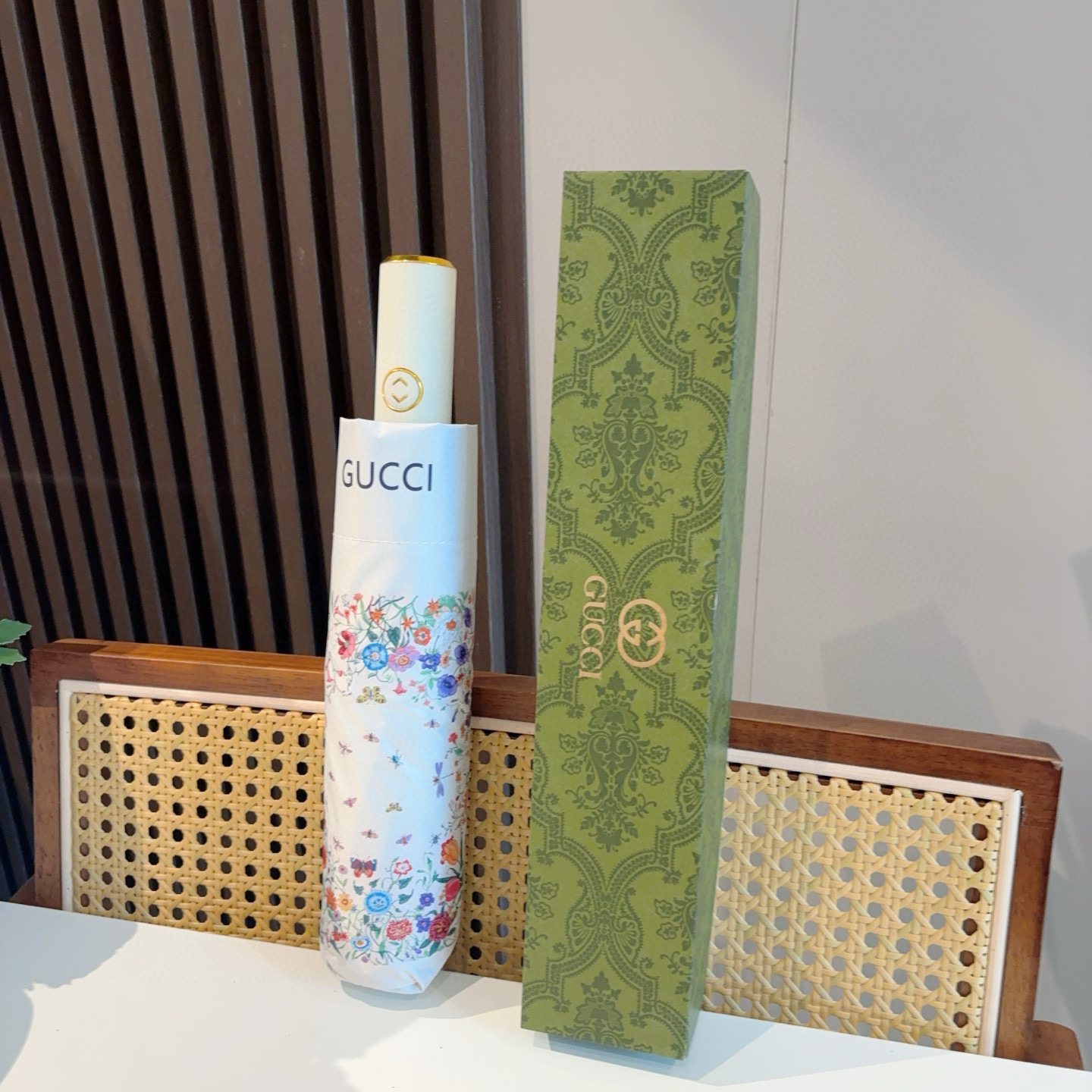  GUCCI古奇 三折自动折叠晴雨伞  时尚原单代工品质 细节精致 看得见的品质 打破一成不变 色泽纯正