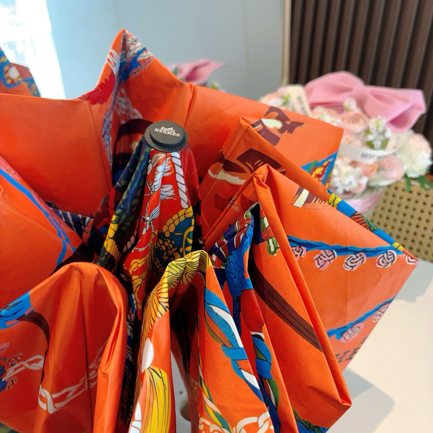 爱马仕（Hermès）   新款 极品H家三折自动伞重磅呈现 以其精湛的工艺技术和源源不断的想像力 新涂