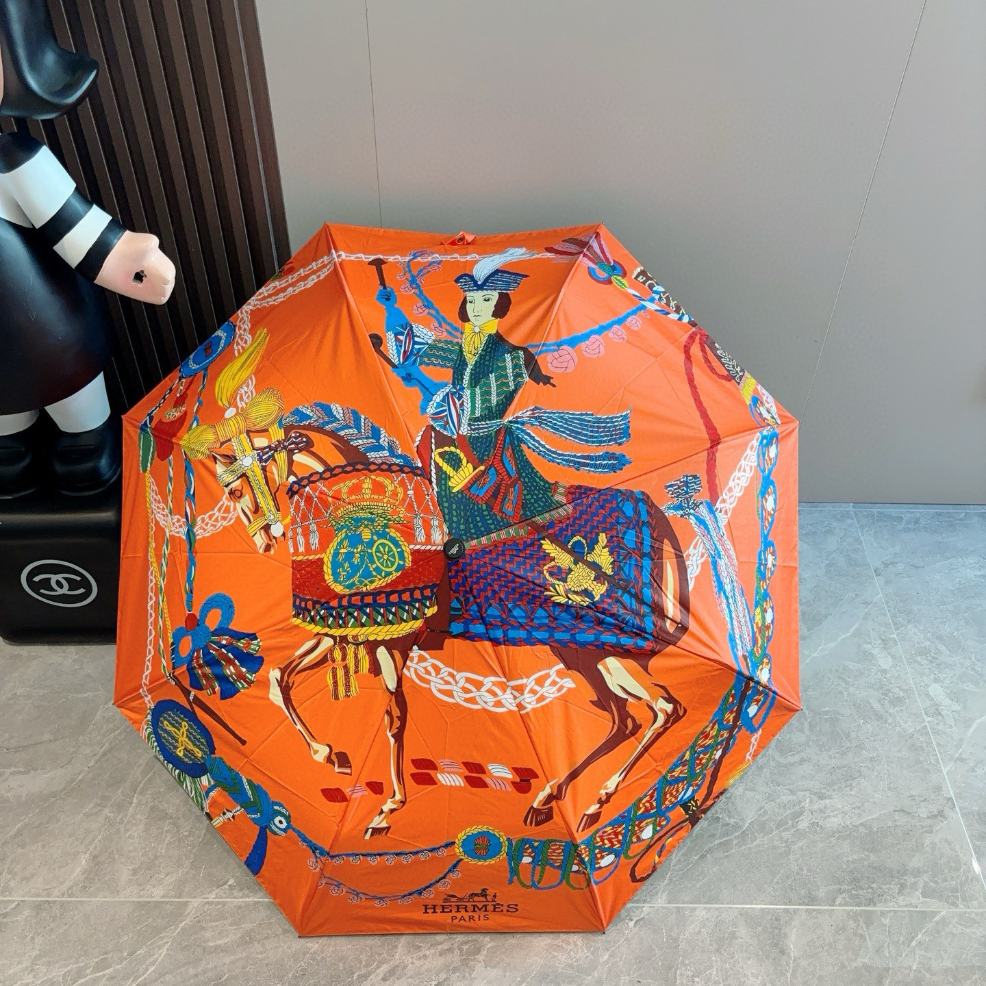 爱马仕（Hermès）   新款 极品H家三折自动伞重磅呈现 以其精湛的工艺技术和源源不断的想像力 新涂