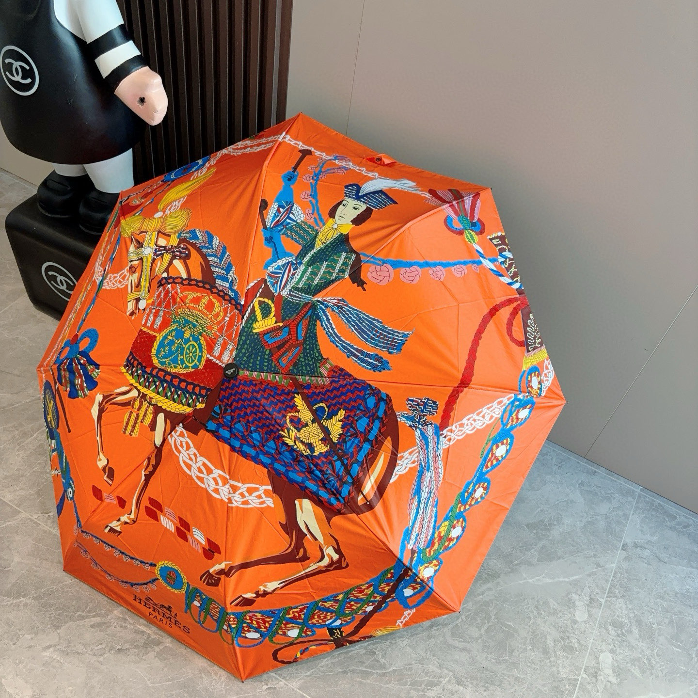 爱马仕（Hermès）   新款 极品H家三折自动伞重磅呈现 以其精湛的工艺技术和源源不断的想像力 新涂