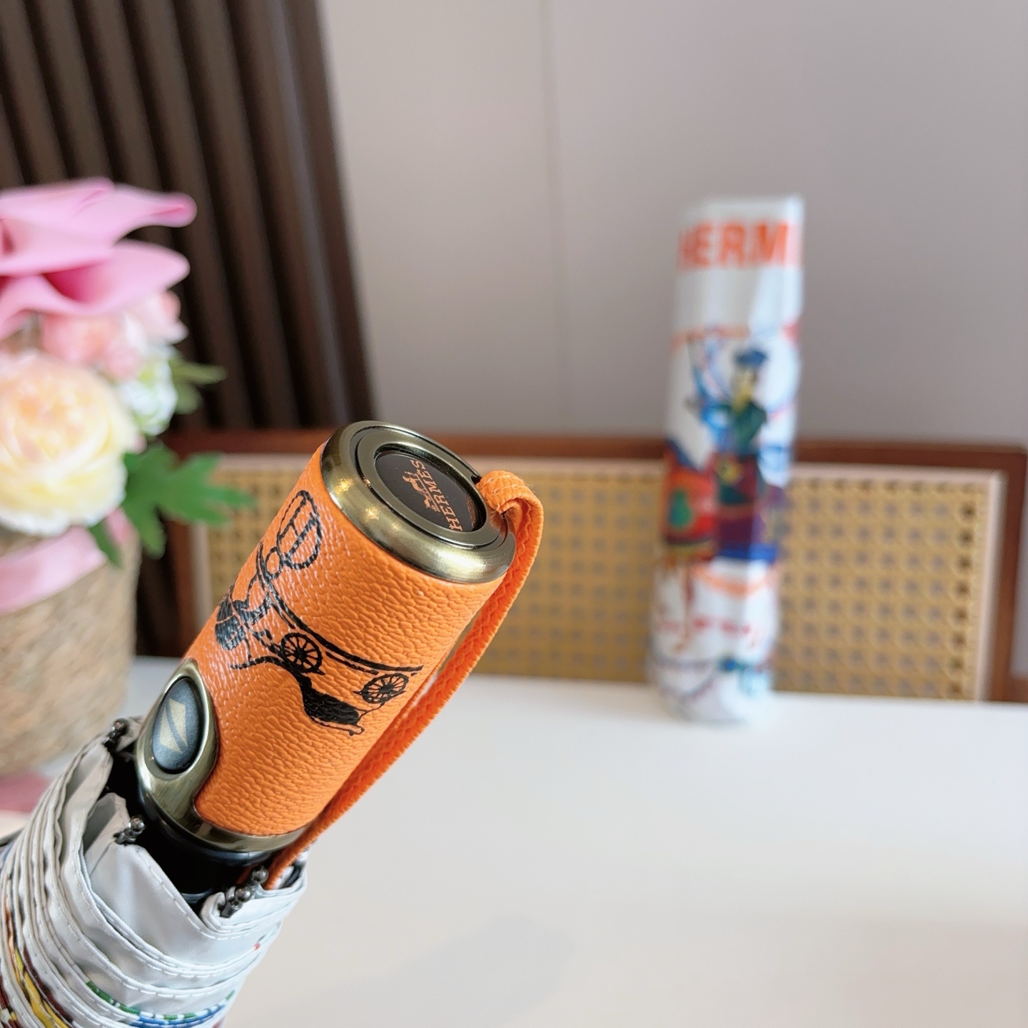 爱马仕（Hermès）   新款 极品H家三折自动伞重磅呈现 以其精湛的工艺技术和源源不断的想像力 新涂
