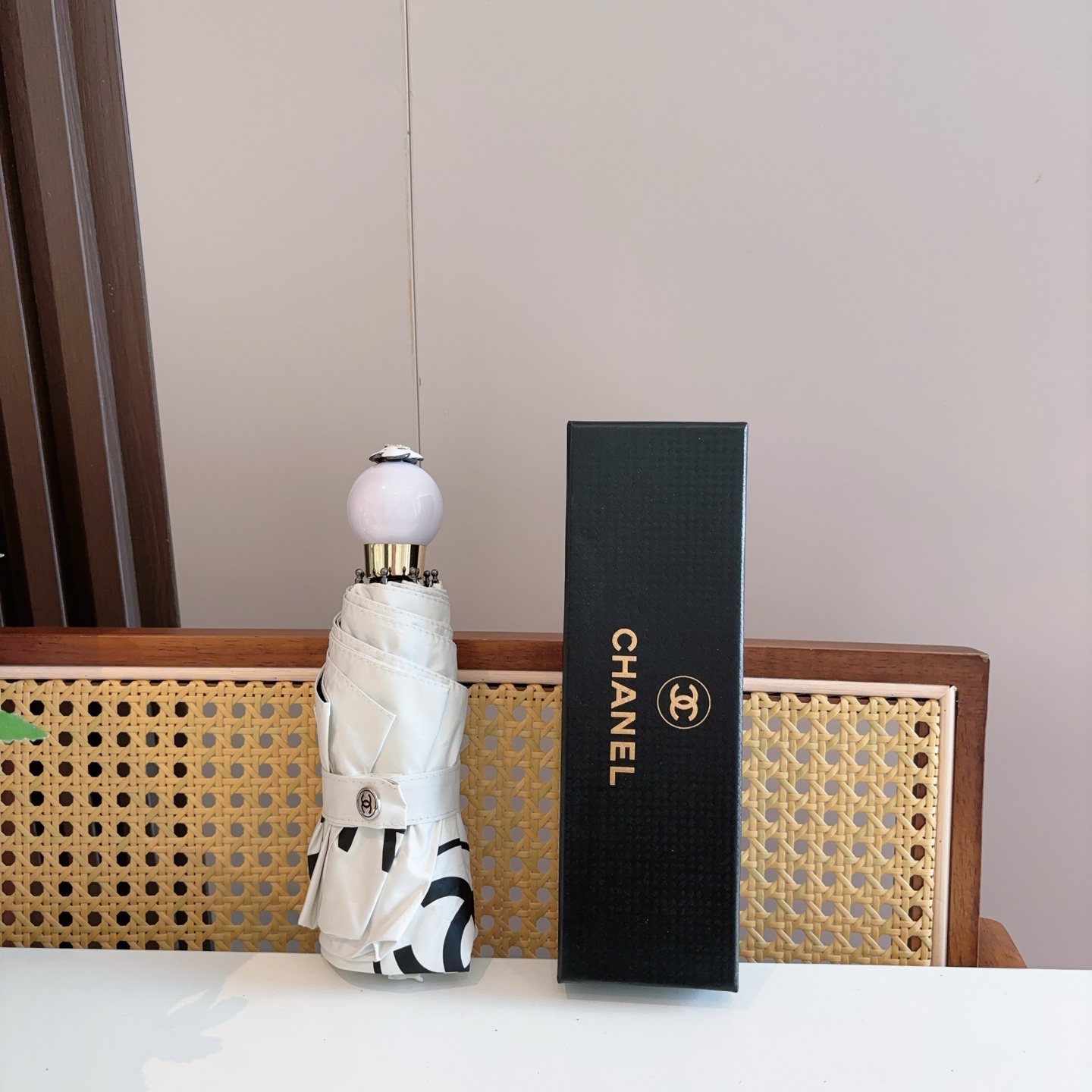  CHANEL（香奈儿）珍珠手柄 五折手动折叠晴雨伞 选用台湾进口UV防紫外线伞布 原单代工级品质  🌹