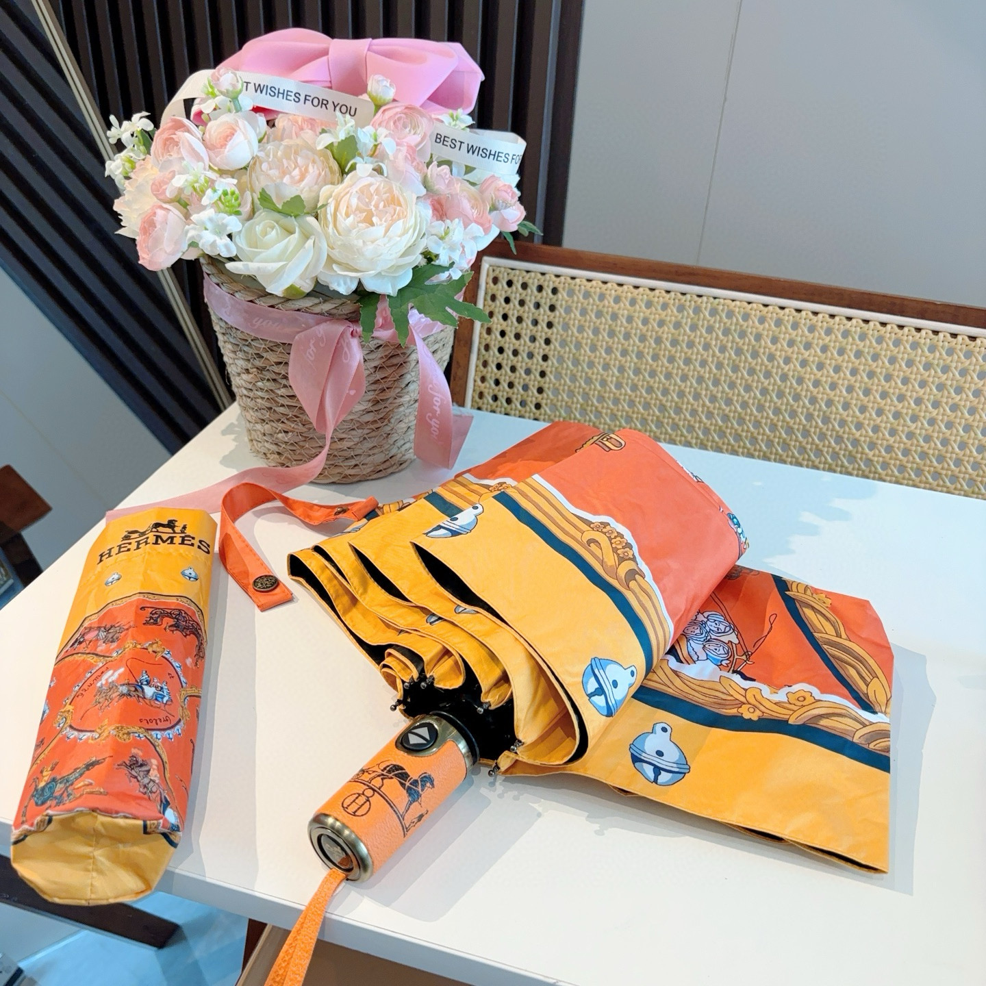 爱马仕（Hermès）   新款 极品H家三折自动伞重磅呈现 以其精湛的工艺技术和源源不断的想像力 新涂