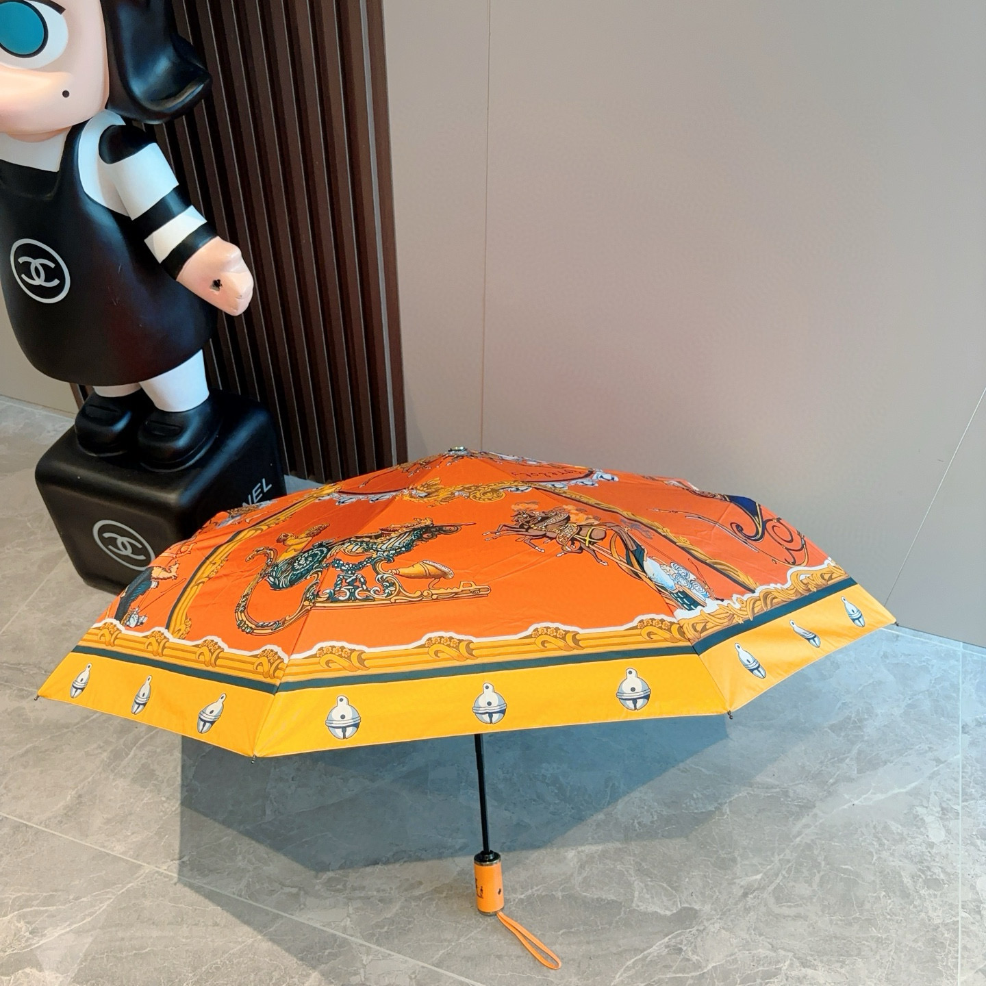 爱马仕（Hermès）   新款 极品H家三折自动伞重磅呈现 以其精湛的工艺技术和源源不断的想像力 新涂