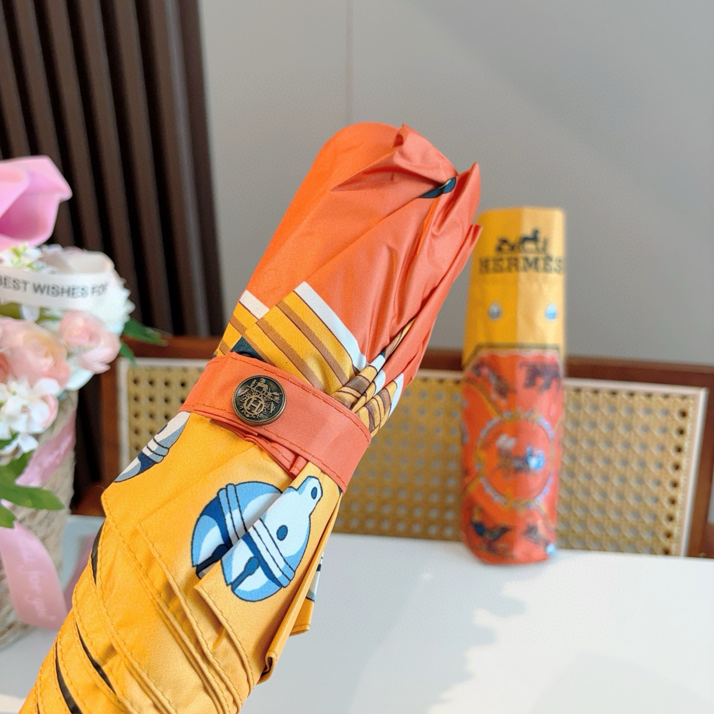 爱马仕（Hermès）   新款 极品H家三折自动伞重磅呈现 以其精湛的工艺技术和源源不断的想像力 新涂