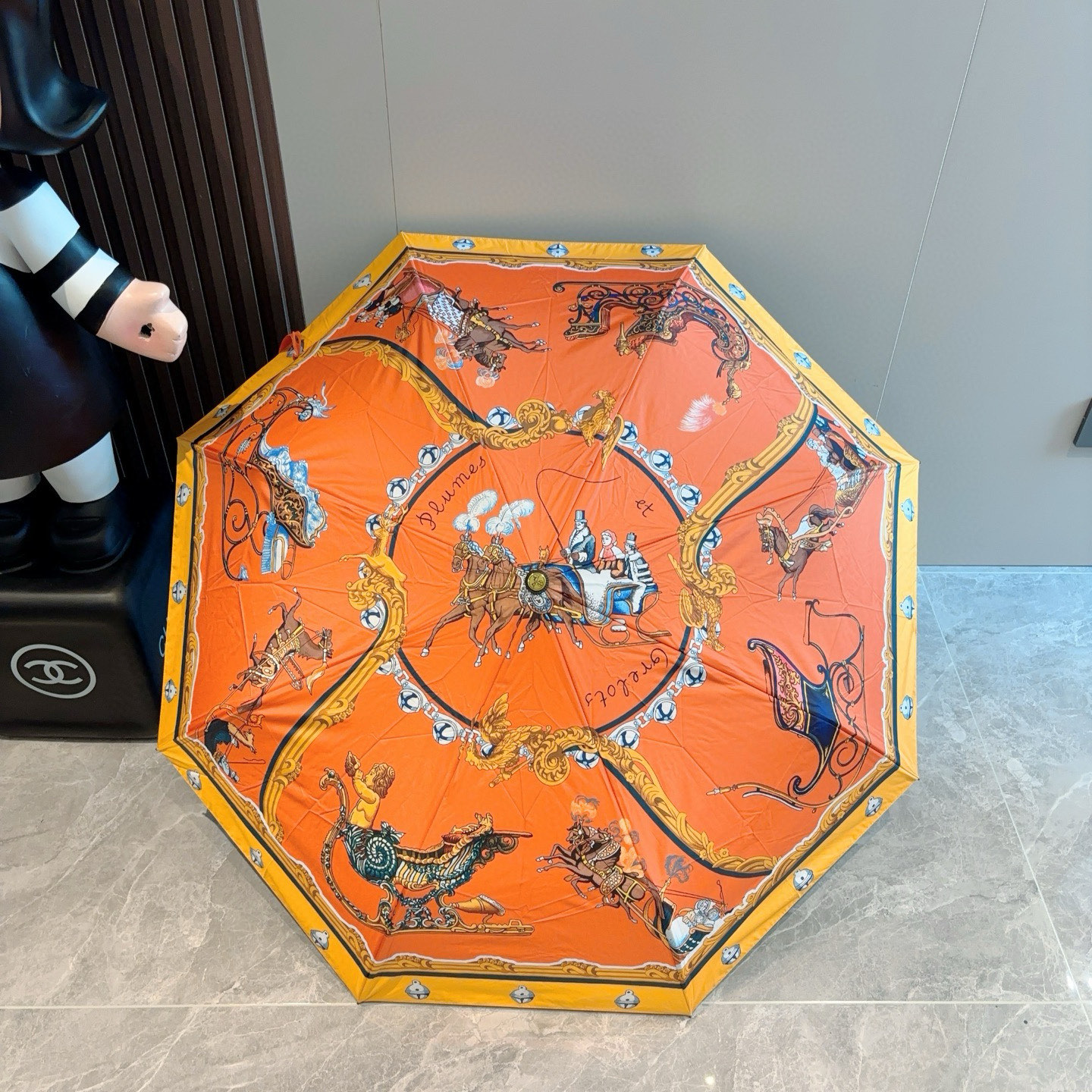 爱马仕（Hermès）   新款 极品H家三折自动伞重磅呈现 以其精湛的工艺技术和源源不断的想像力 新涂