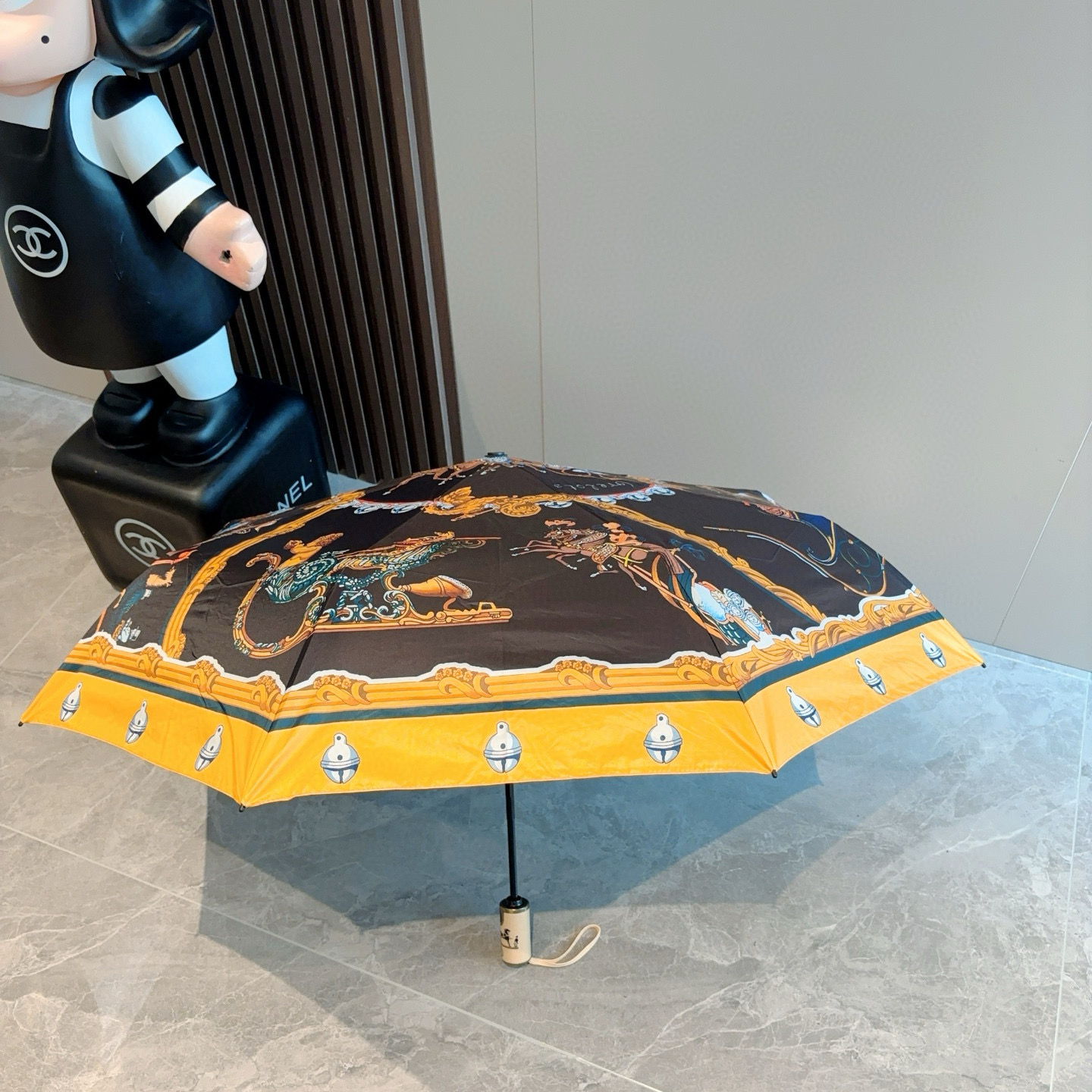 爱马仕（Hermès）   新款 极品H家三折自动伞重磅呈现 以其精湛的工艺技术和源源不断的想像力 新涂
