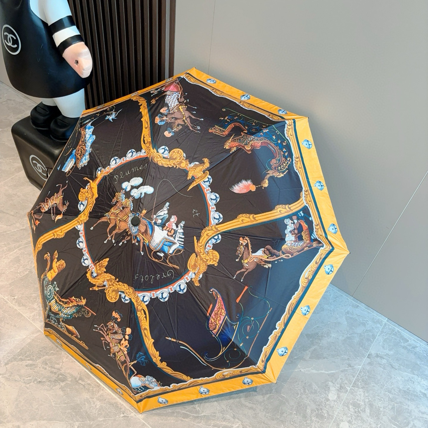 爱马仕（Hermès）   新款 极品H家三折自动伞重磅呈现 以其精湛的工艺技术和源源不断的想像力 新涂