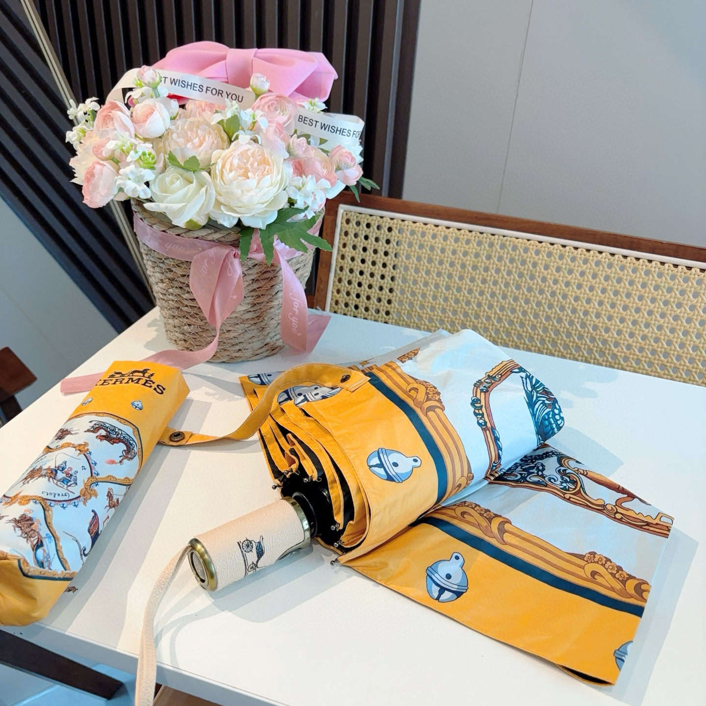 爱马仕（Hermès）   新款 极品H家三折自动伞重磅呈现 以其精湛的工艺技术和源源不断的想像力 新涂
