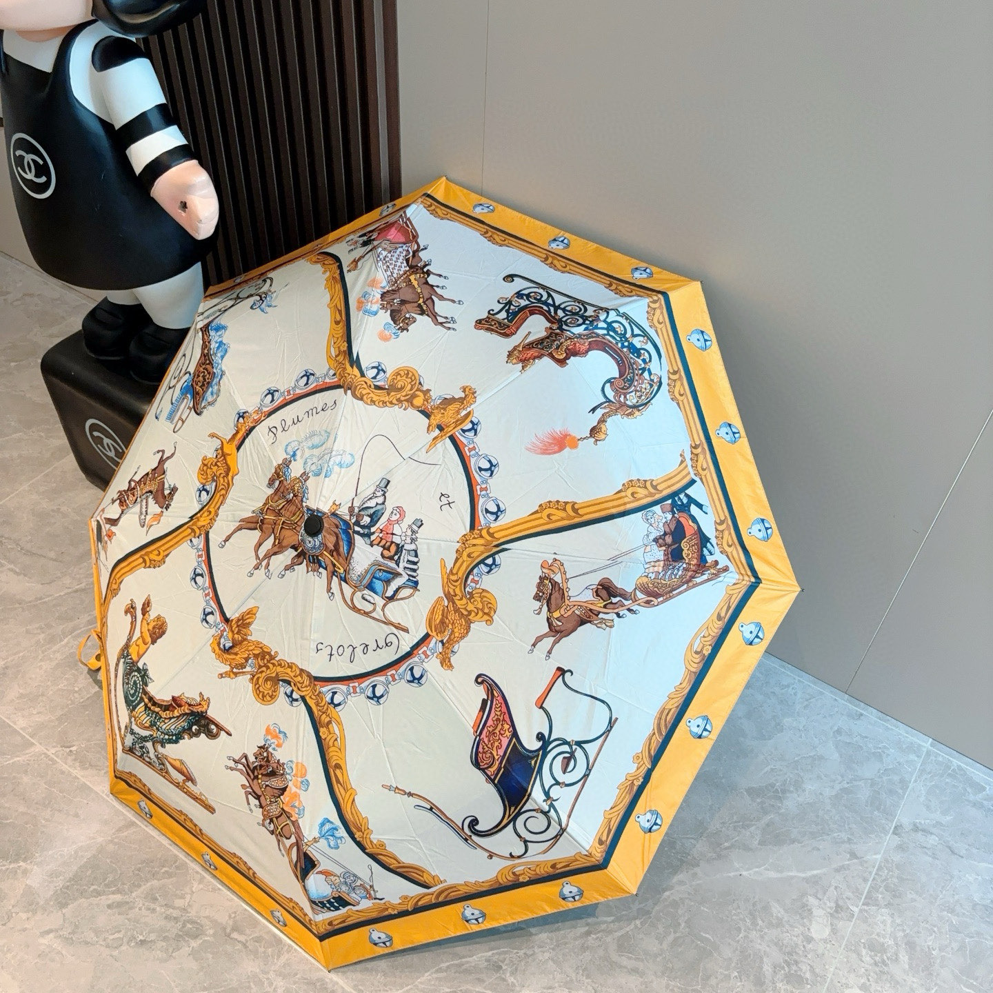 爱马仕（Hermès）   新款 极品H家三折自动伞重磅呈现 以其精湛的工艺技术和源源不断的想像力 新涂