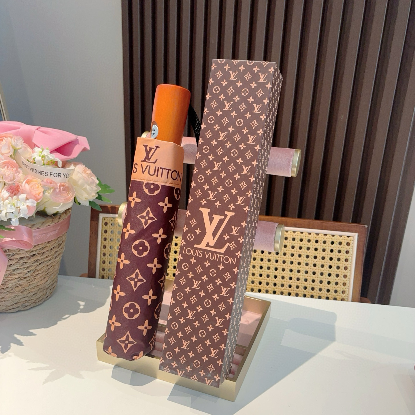  LOUIS VUITTON （路易威登）2025新款 经典字母 三折自动折叠晴雨伞 新涂层技术深色伞面
