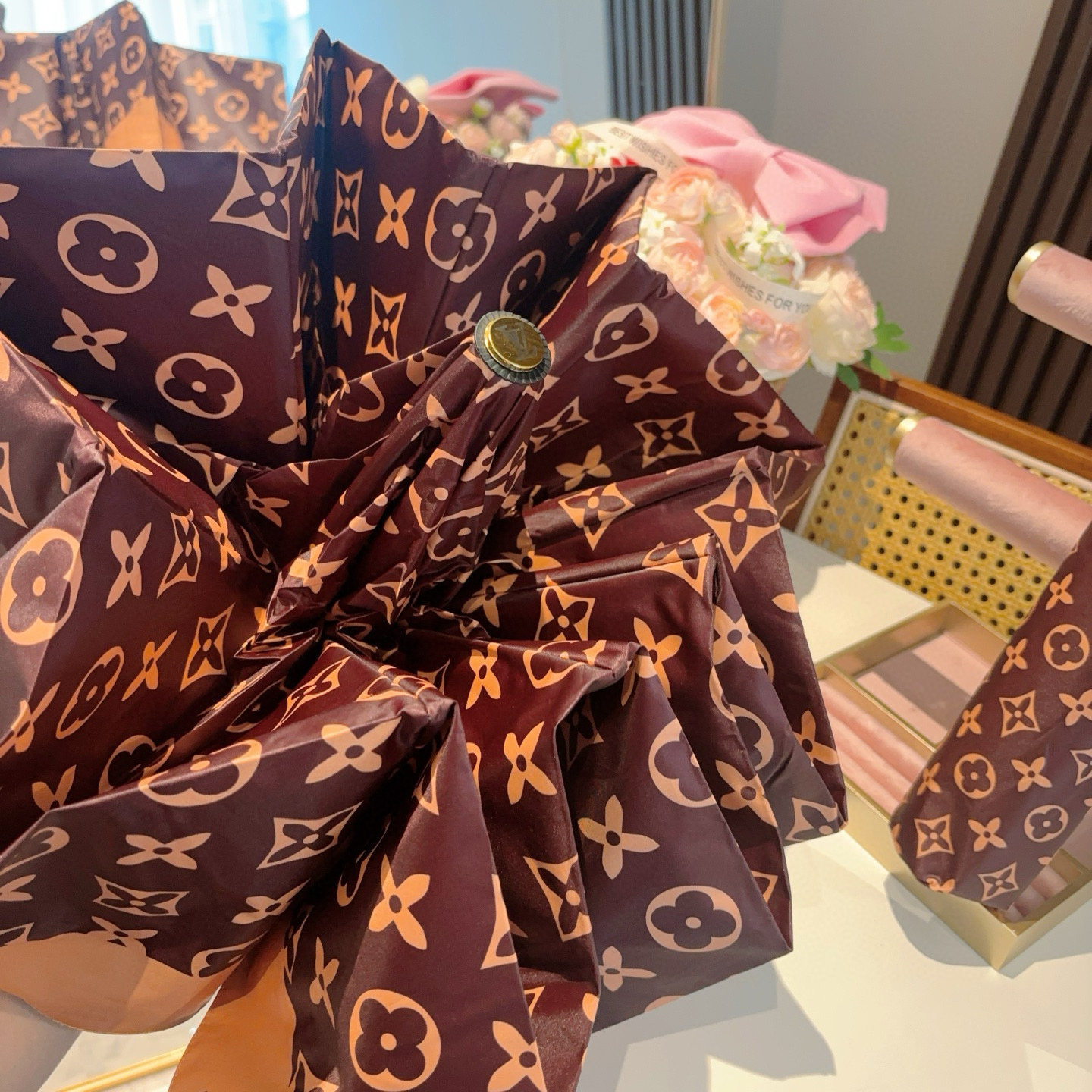  LOUIS VUITTON （路易威登）2025新款 经典字母 三折自动折叠晴雨伞 新涂层技术深色伞面