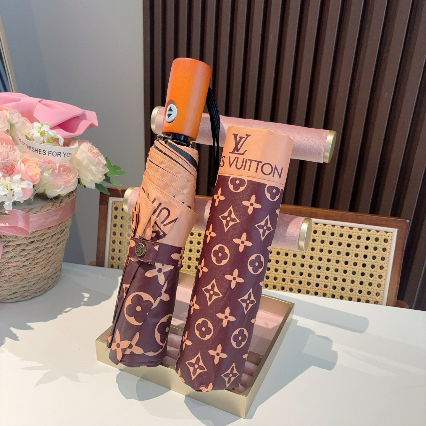  LOUIS VUITTON （路易威登）2025新款 经典字母 三折自动折叠晴雨伞 新涂层技术深色伞面