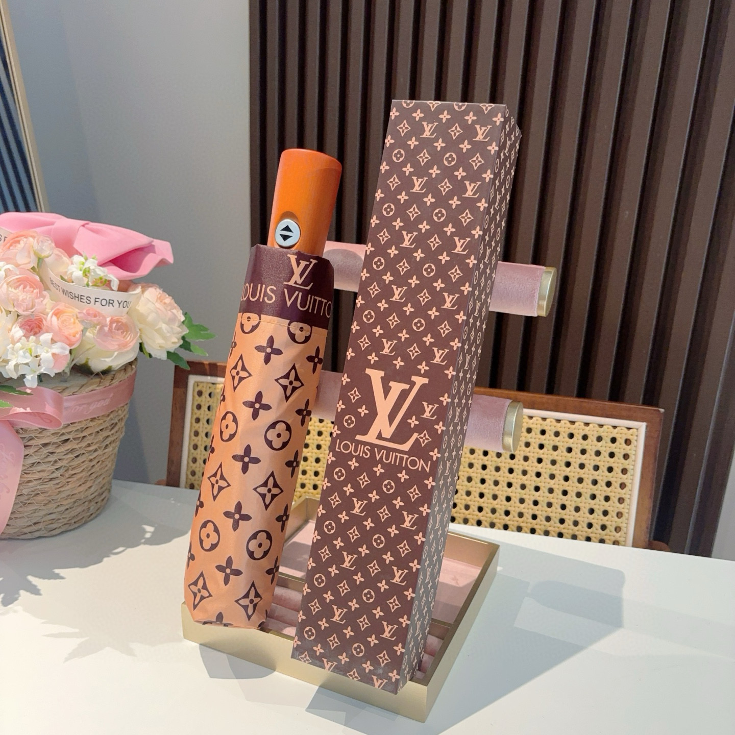  LOUIS VUITTON （路易威登）2025新款 经典字母 三折自动折叠晴雨伞 新涂层技术深色伞面