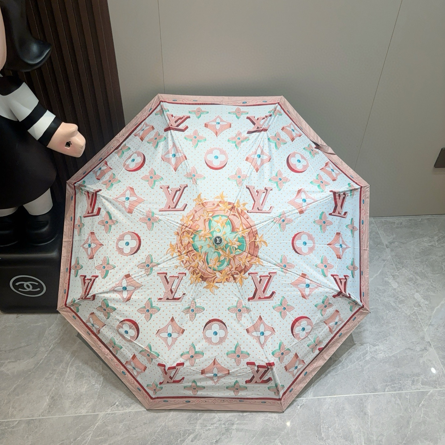  LOUIS VUITTON （路易威登）三折自动折叠晴雨伞 新涂层技术深色伞面 拥有令人惊喜的遮光效果